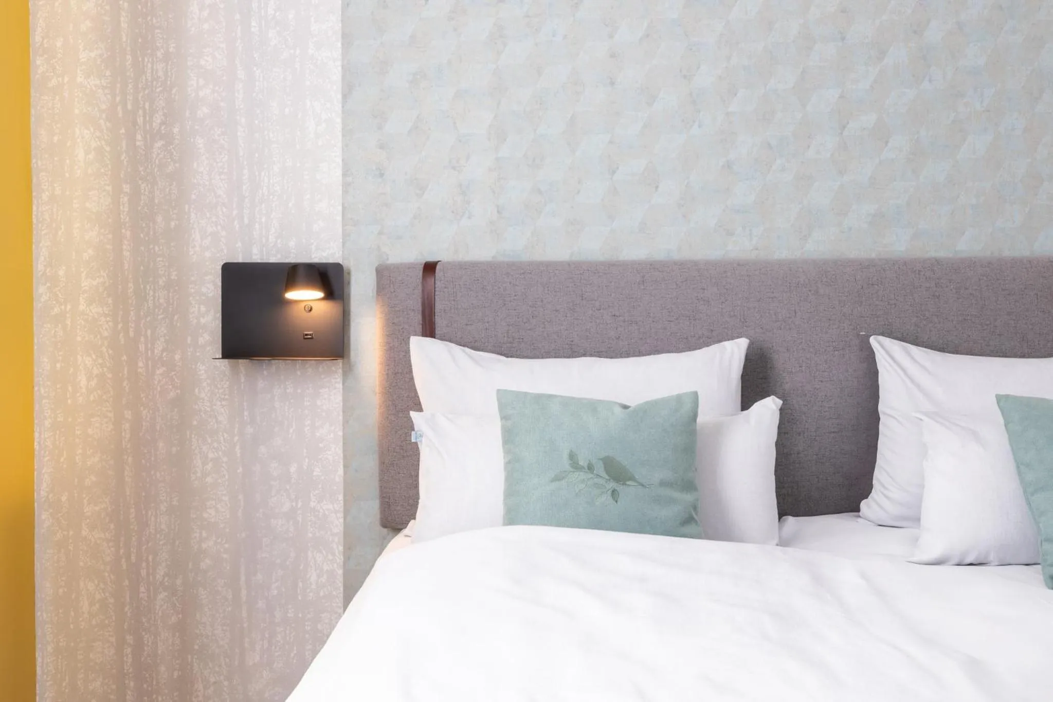 Photo of the whole room, Bed in Garner Hotel Vienna by IHG