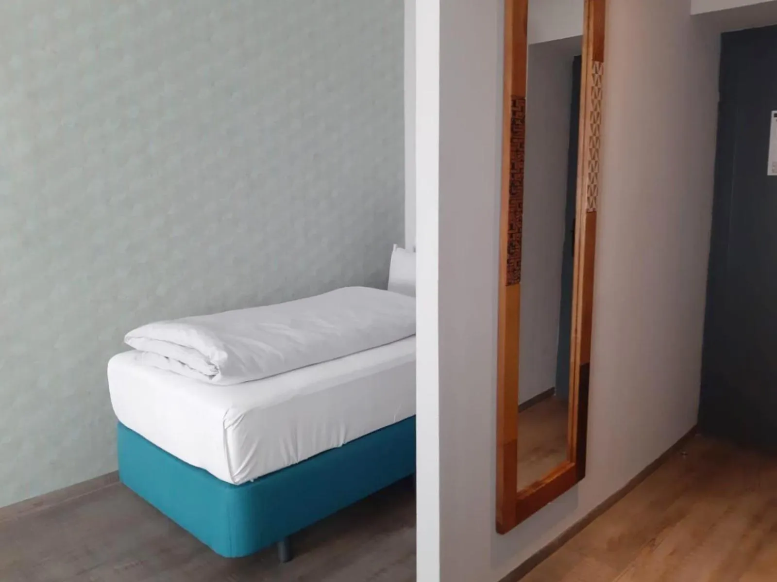 Photo of the whole room, Bed in Garner Hotel Vienna by IHG