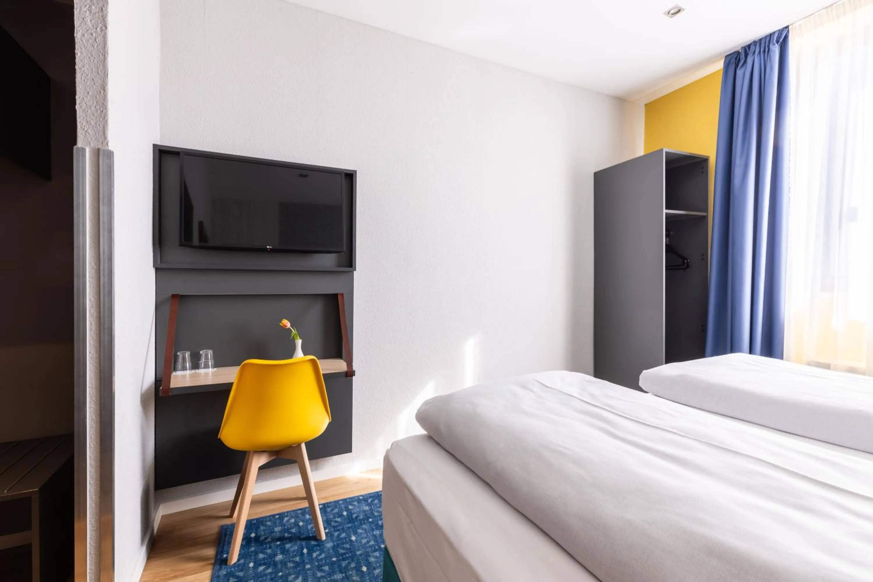 Bed in Garner Hotel Vienna by IHG