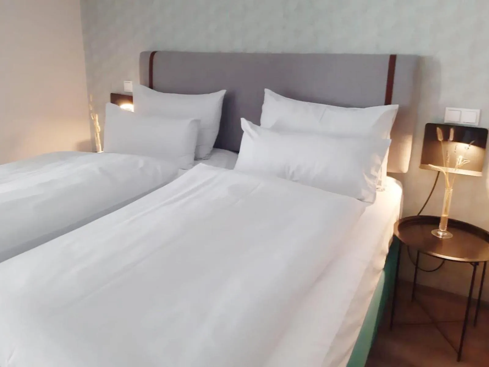 Photo of the whole room, Bed in Garner Hotel Vienna by IHG