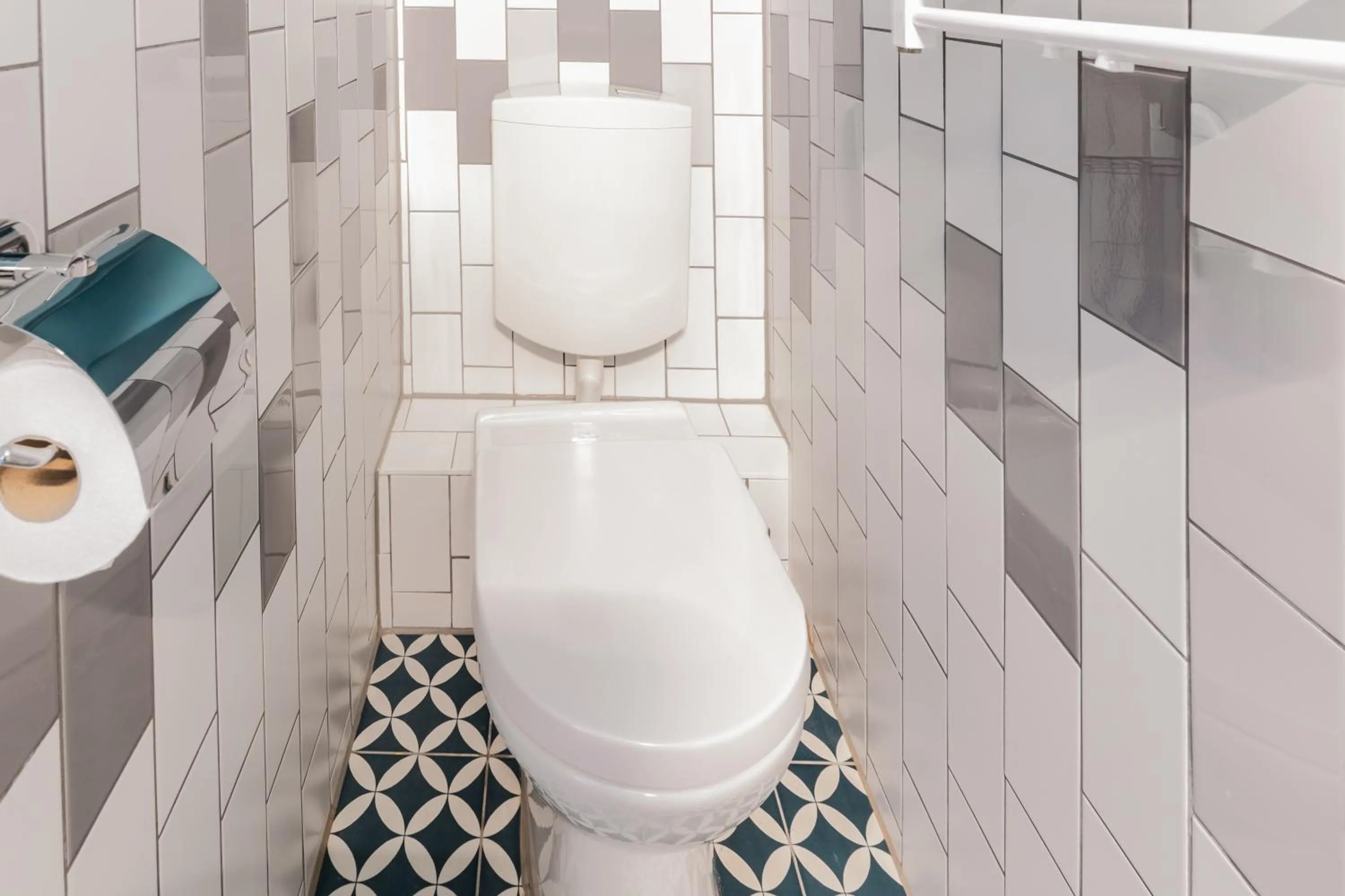 Toilet in Garner Hotel Vienna by IHG