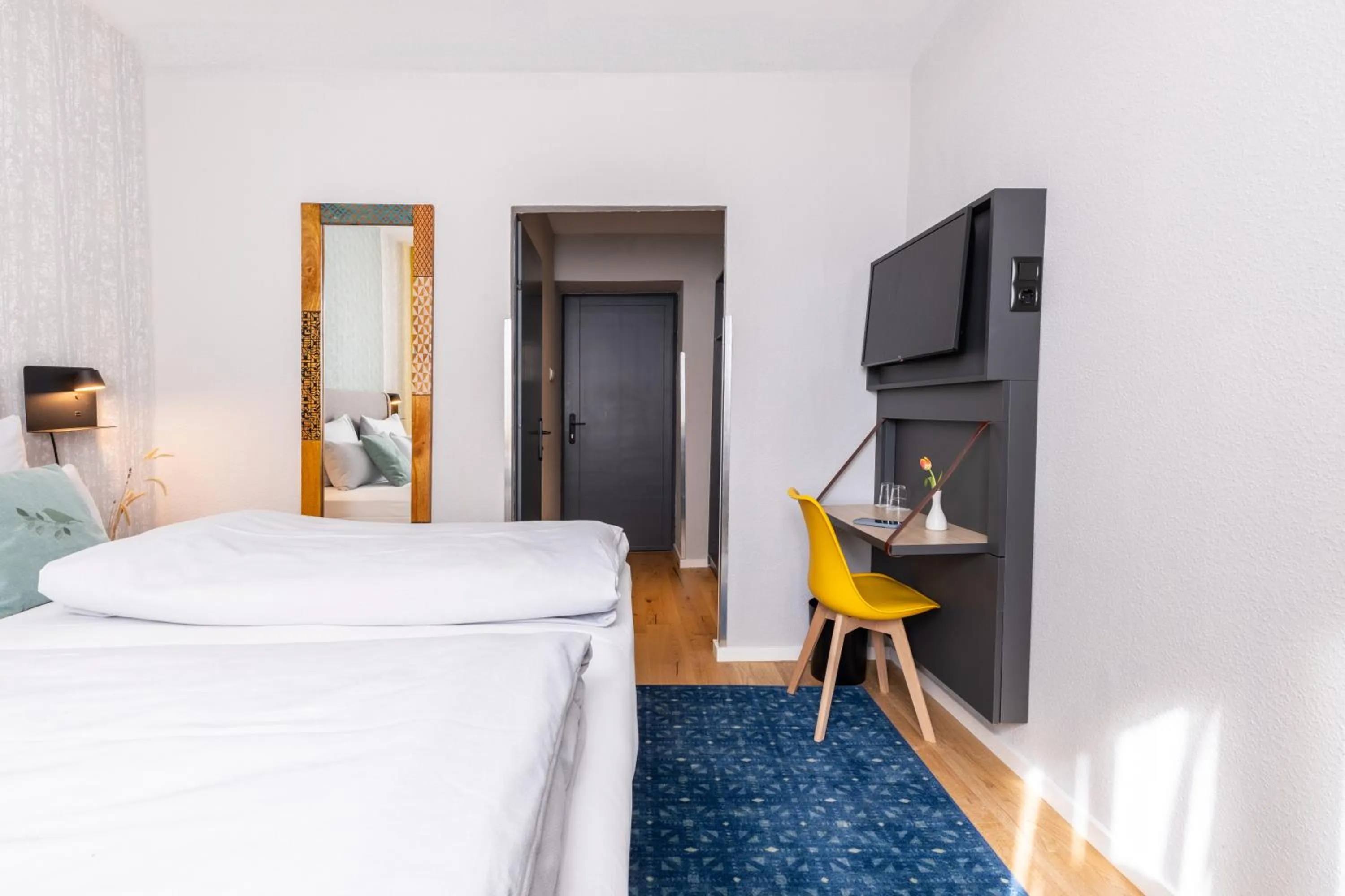 Photo of the whole room, Bed in Yggotel Mejse