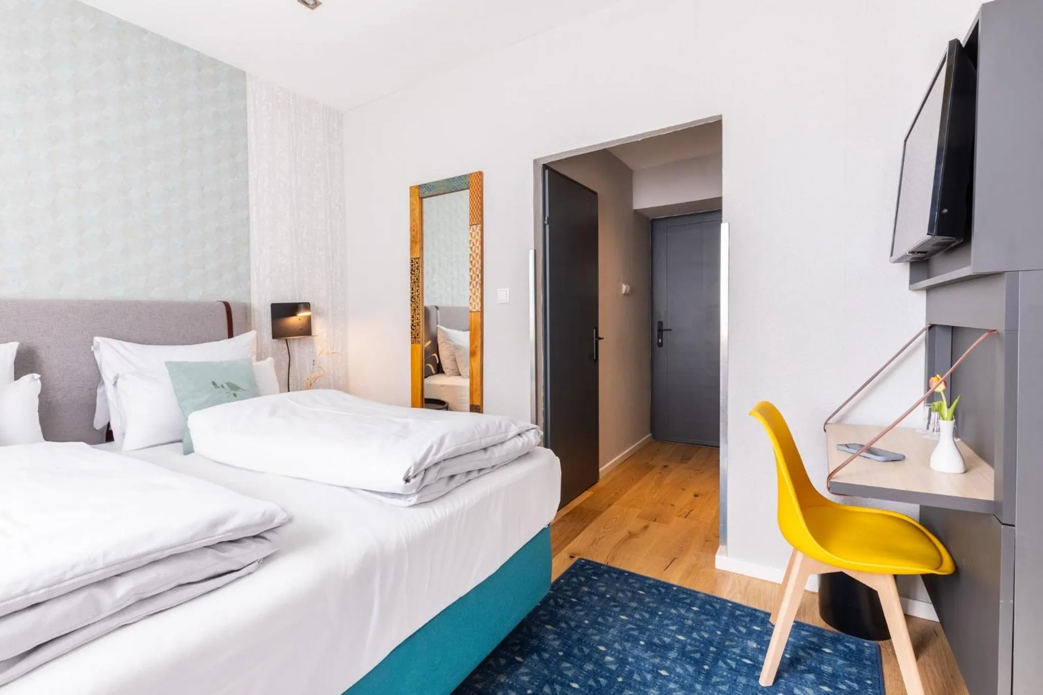 Photo of the whole room, Bed in Garner Hotel Vienna by IHG