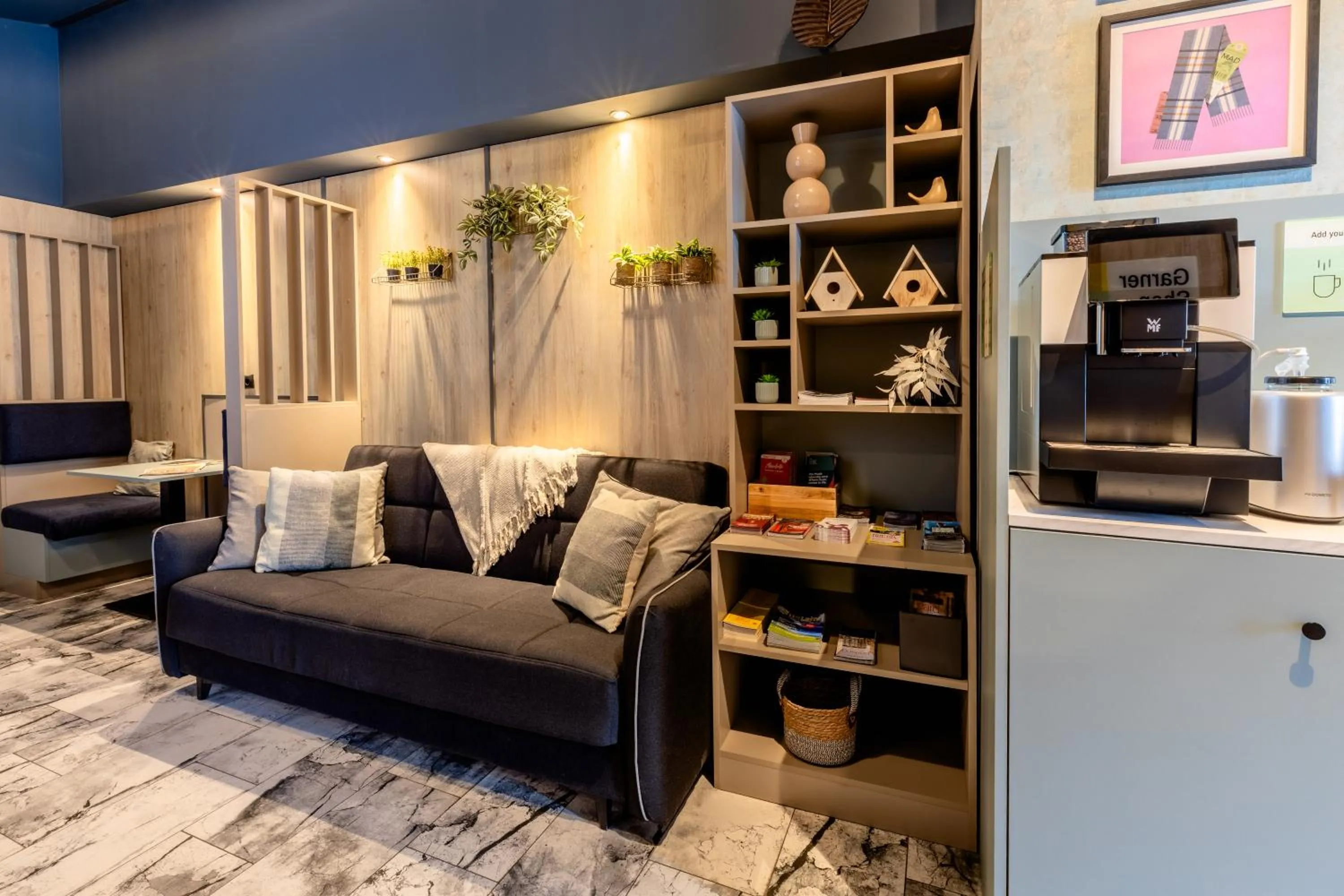 Lobby or reception in Garner Hotel Vienna by IHG