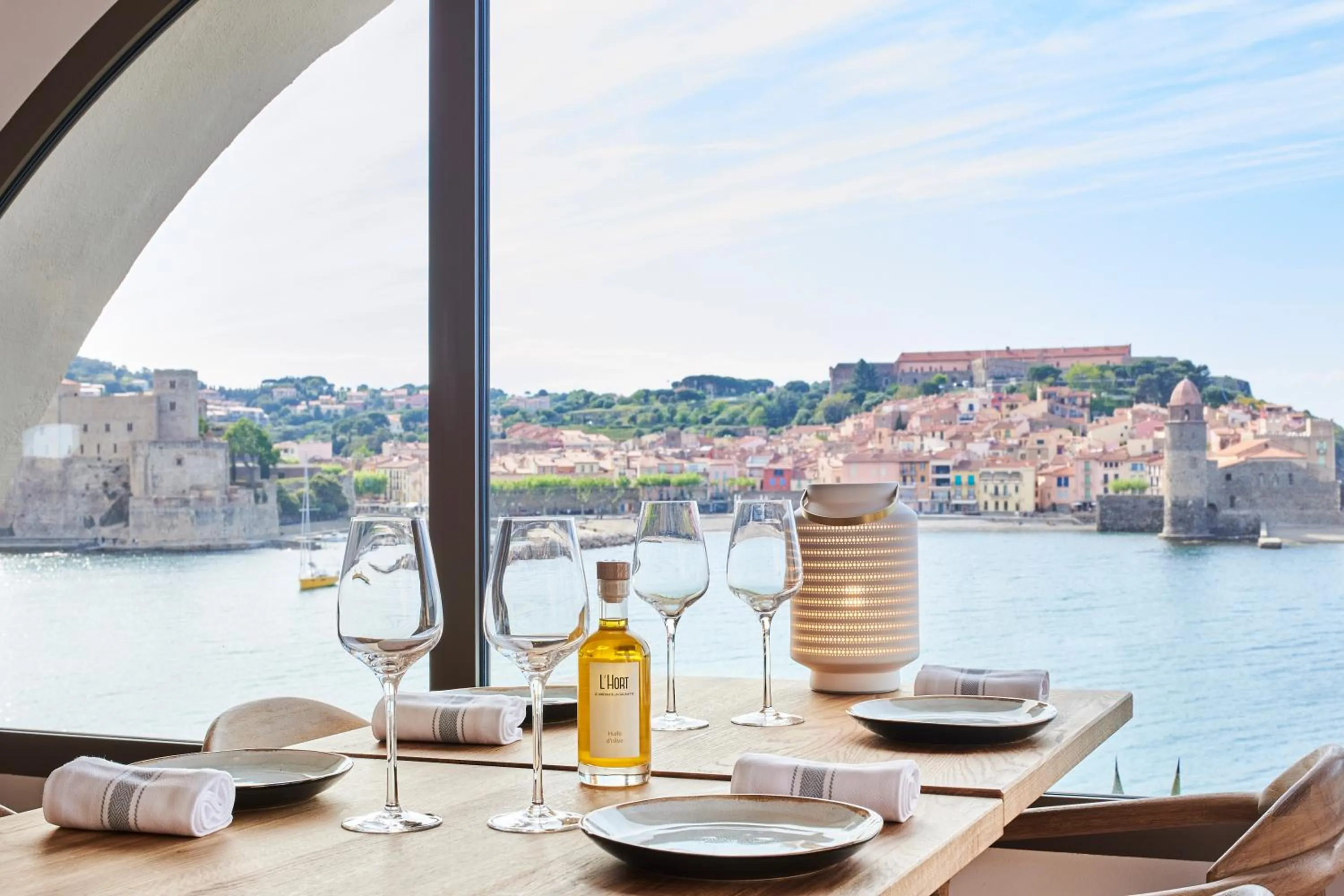 Restaurant/places to eat in Les Roches Brunes