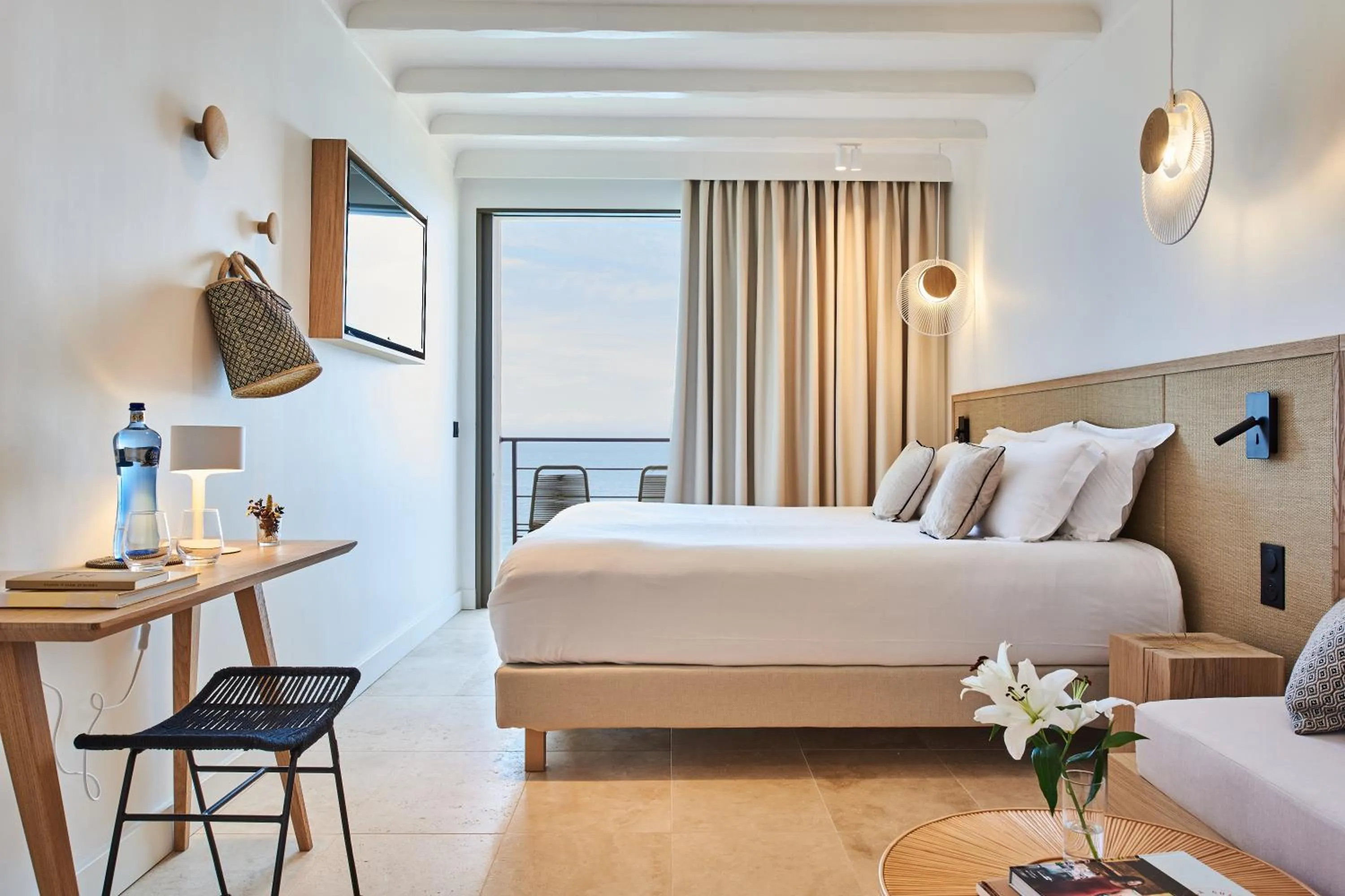 Bed in Les Roches Brunes