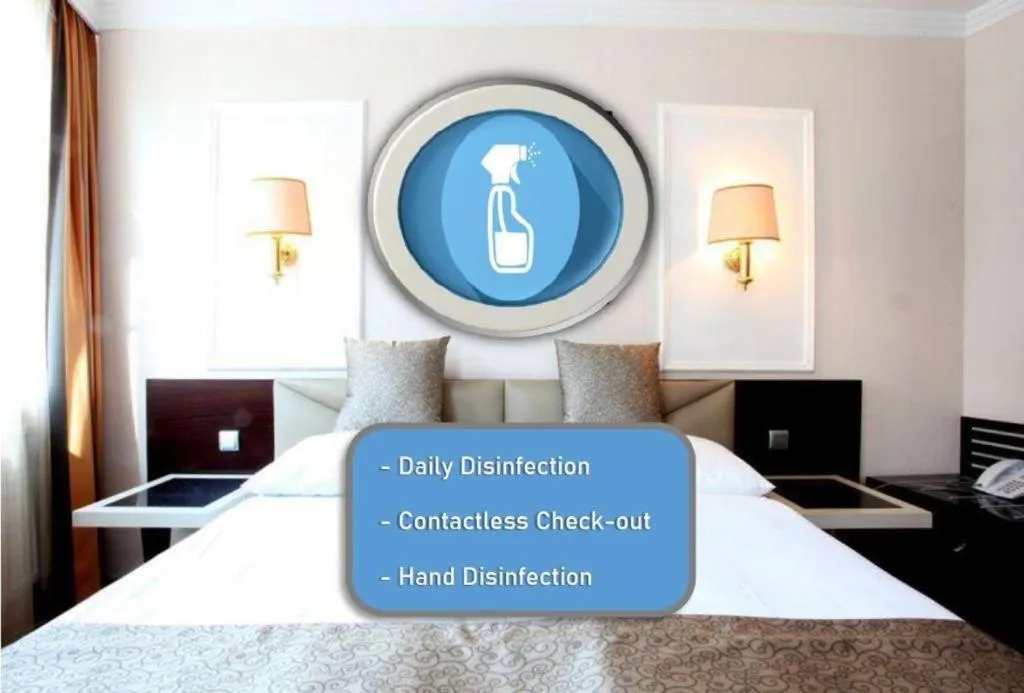 Bed in Hotel Attaché l contactless check-in