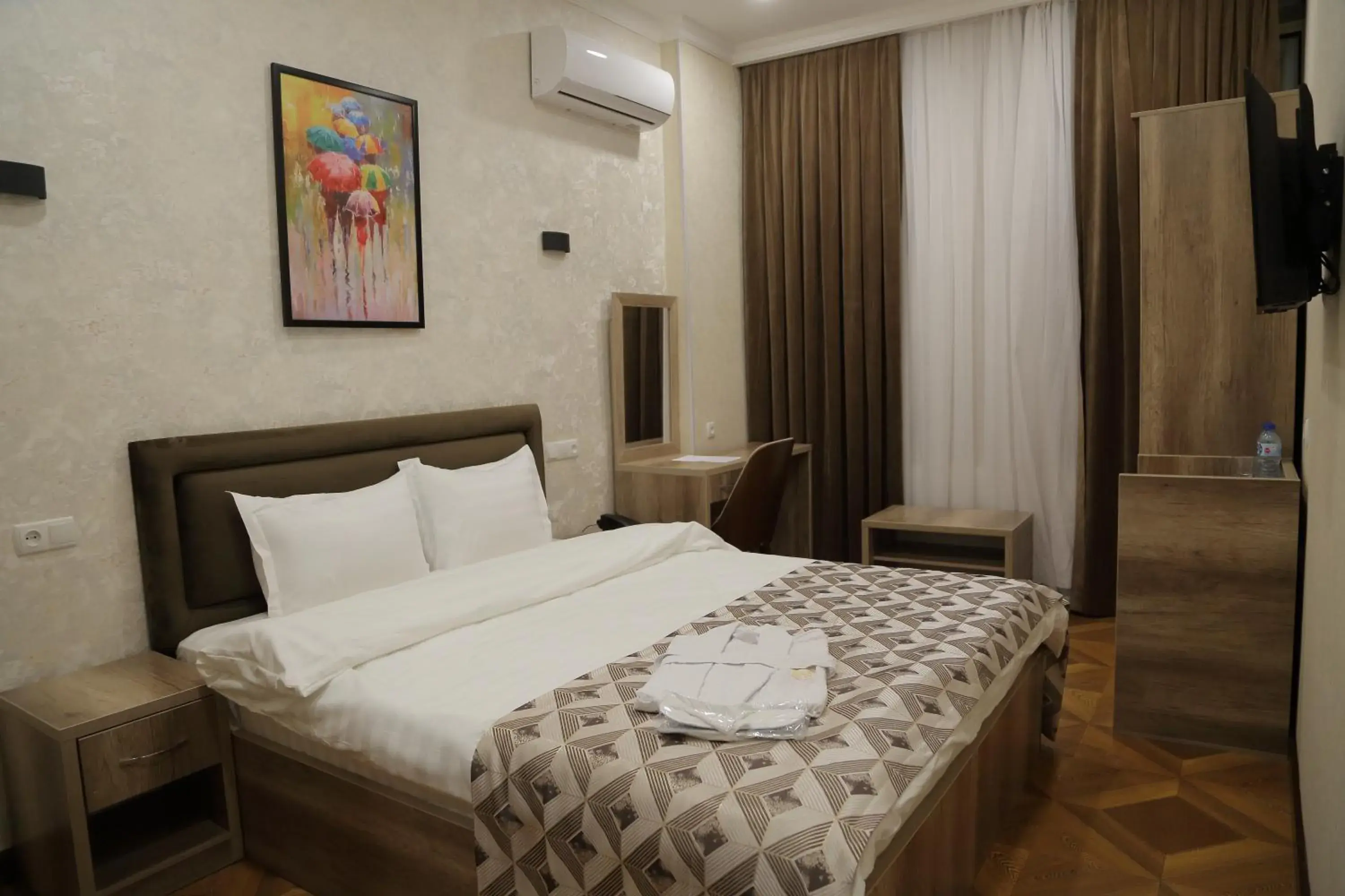 Queen Room in Hotel 1946 Queen Room in Hotel 1946