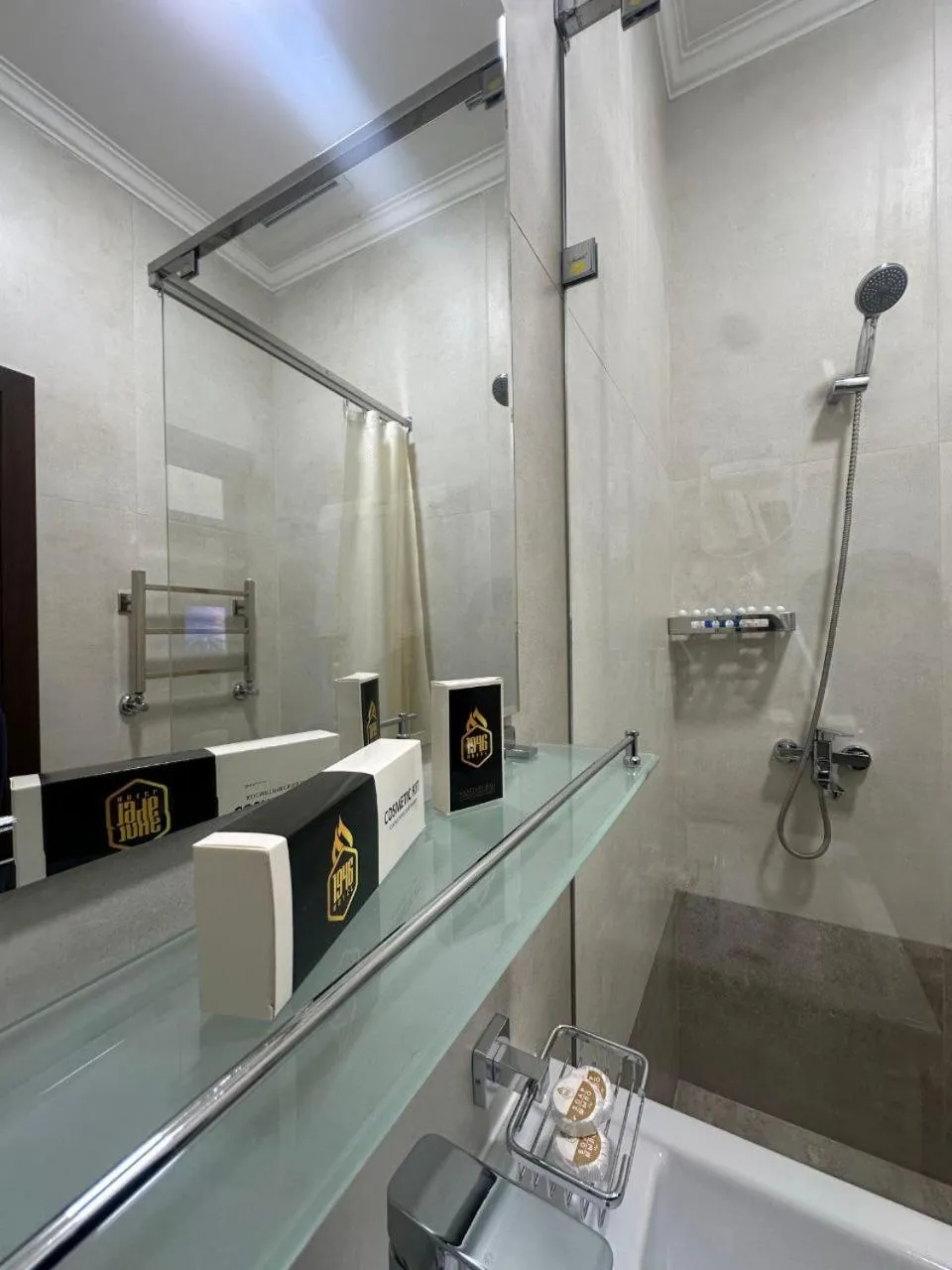 Shower in Hotel 1946