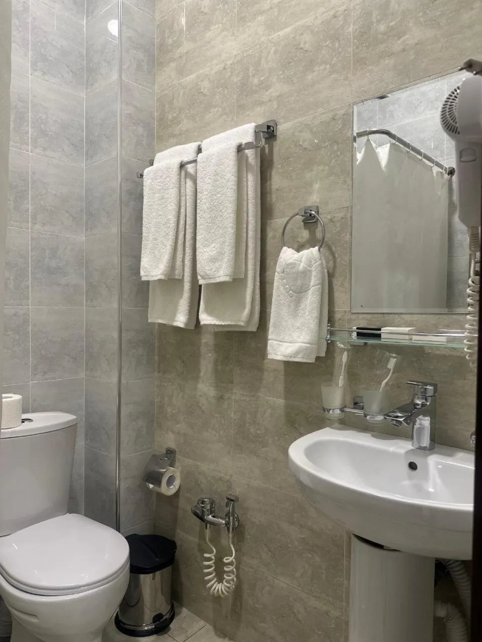 Shower in Hotel 1946