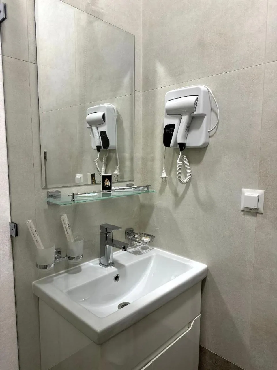 Shower in Hotel 1946