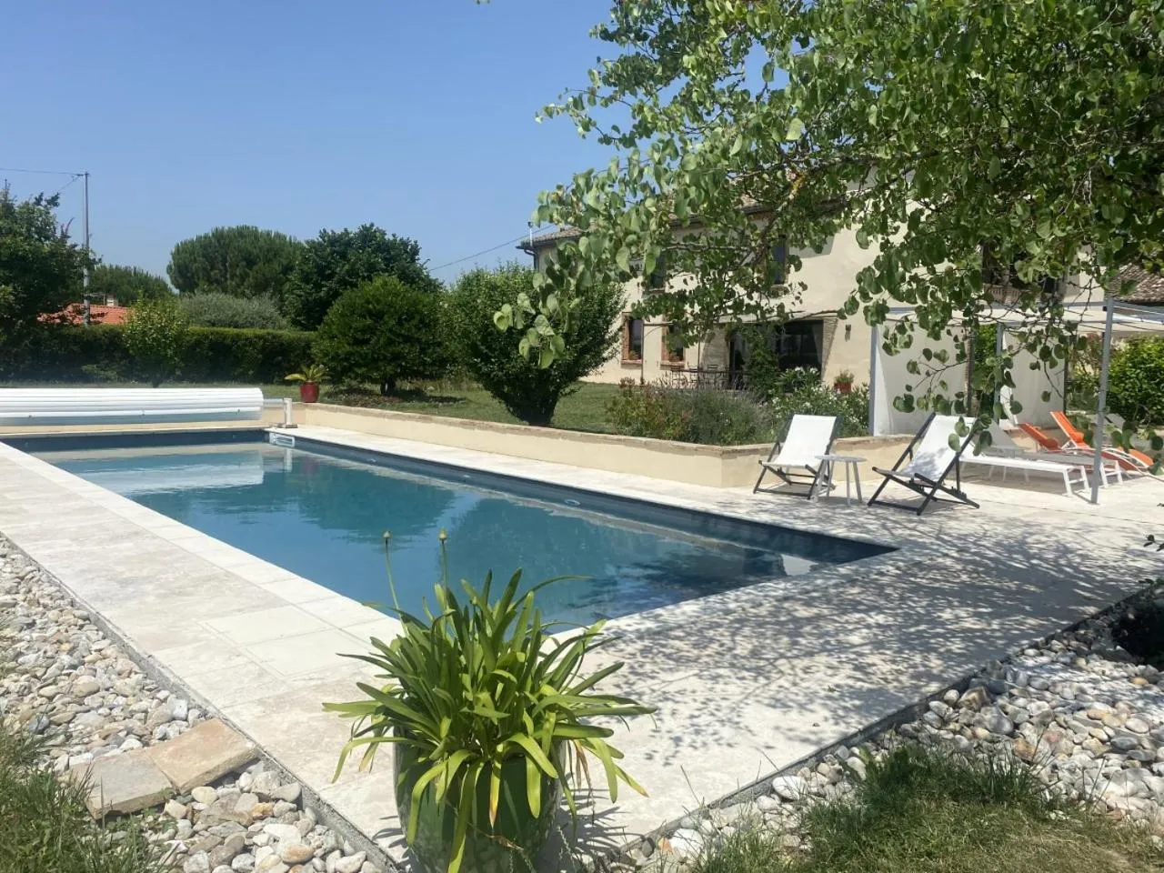 Pool view in Aux Coteaux d'Aussac