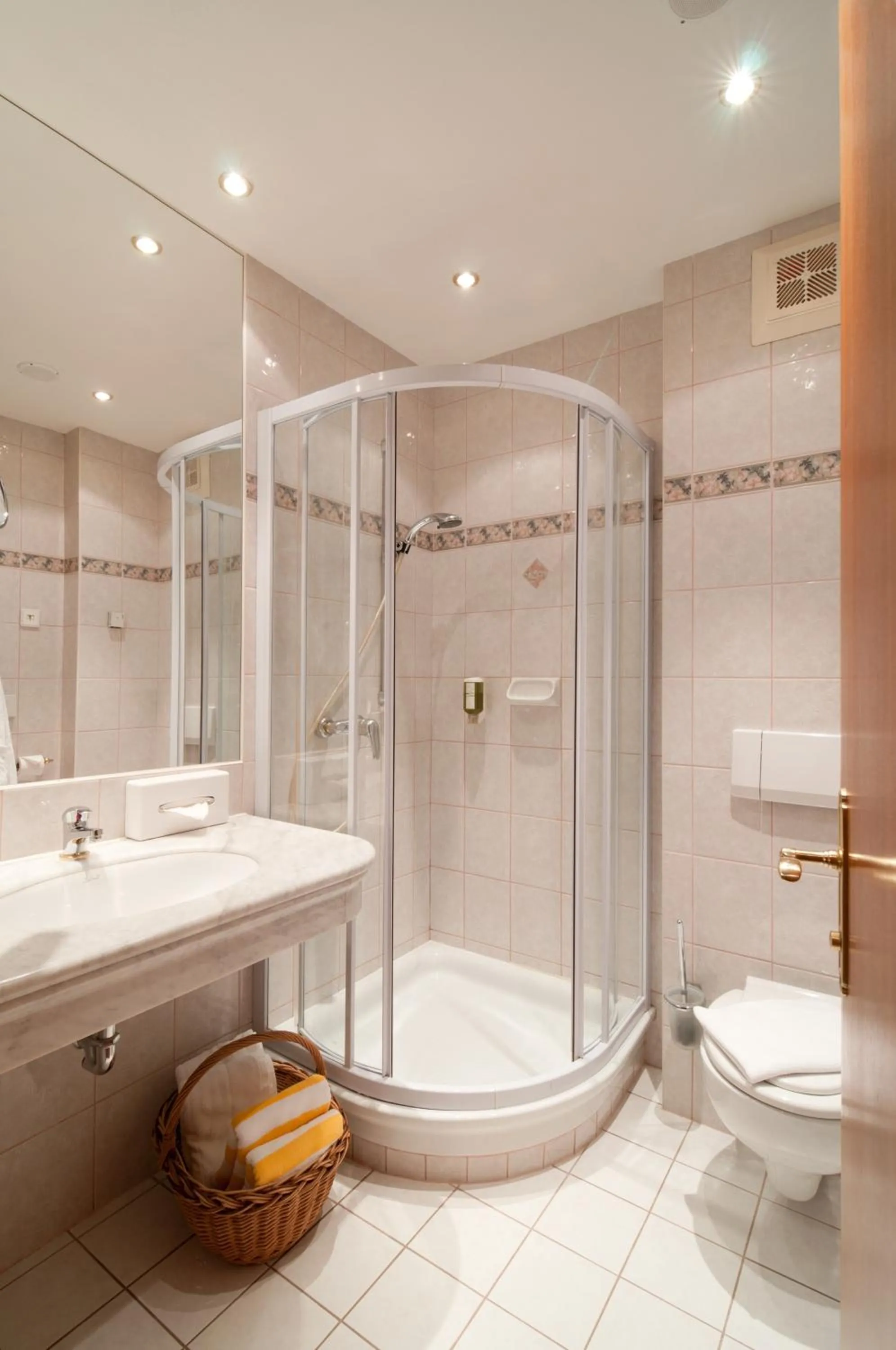 Bathroom in Family & Sporthotel Kärntnerhof