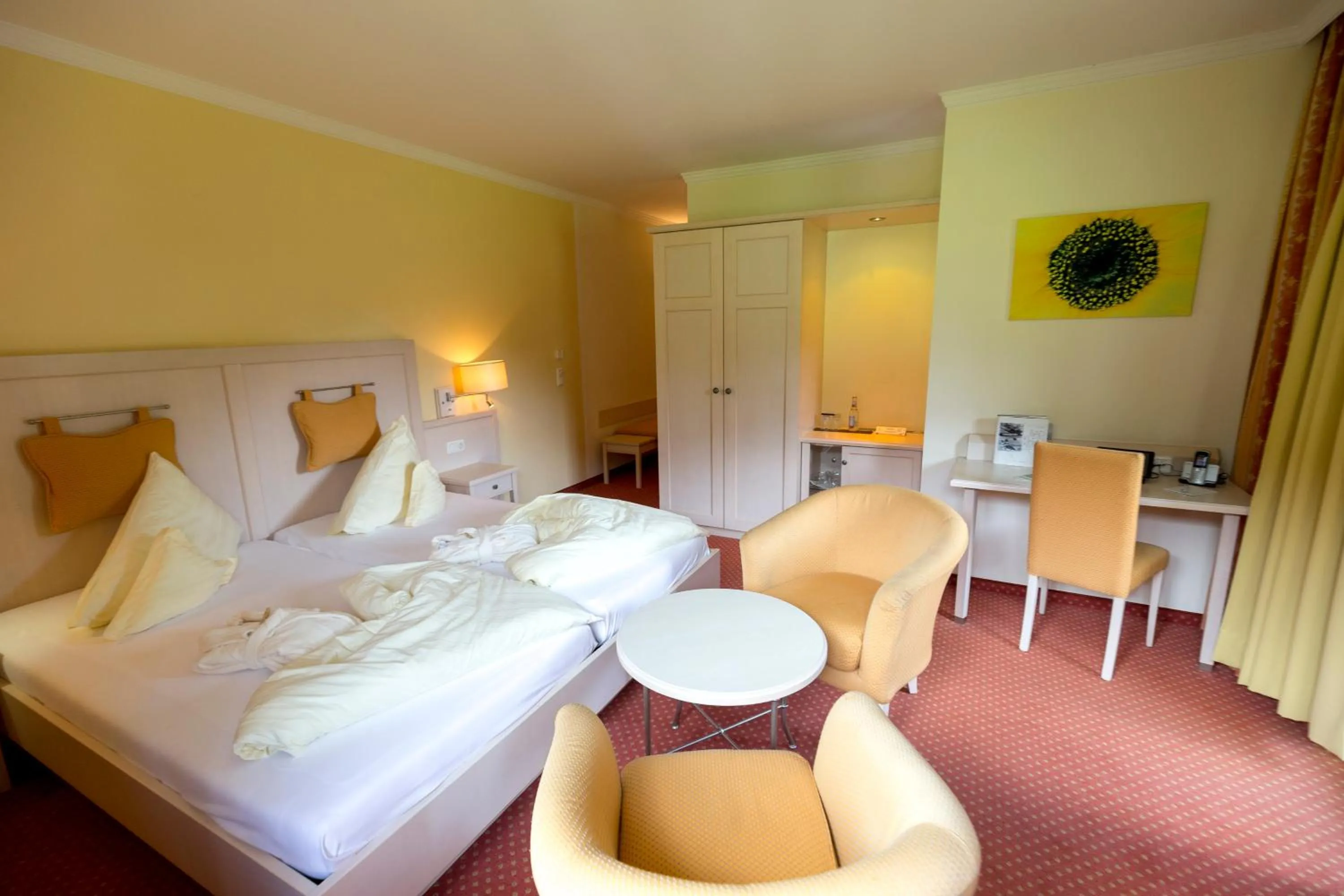 Photo of the whole room, Bed in Family & Sporthotel Kärntnerhof