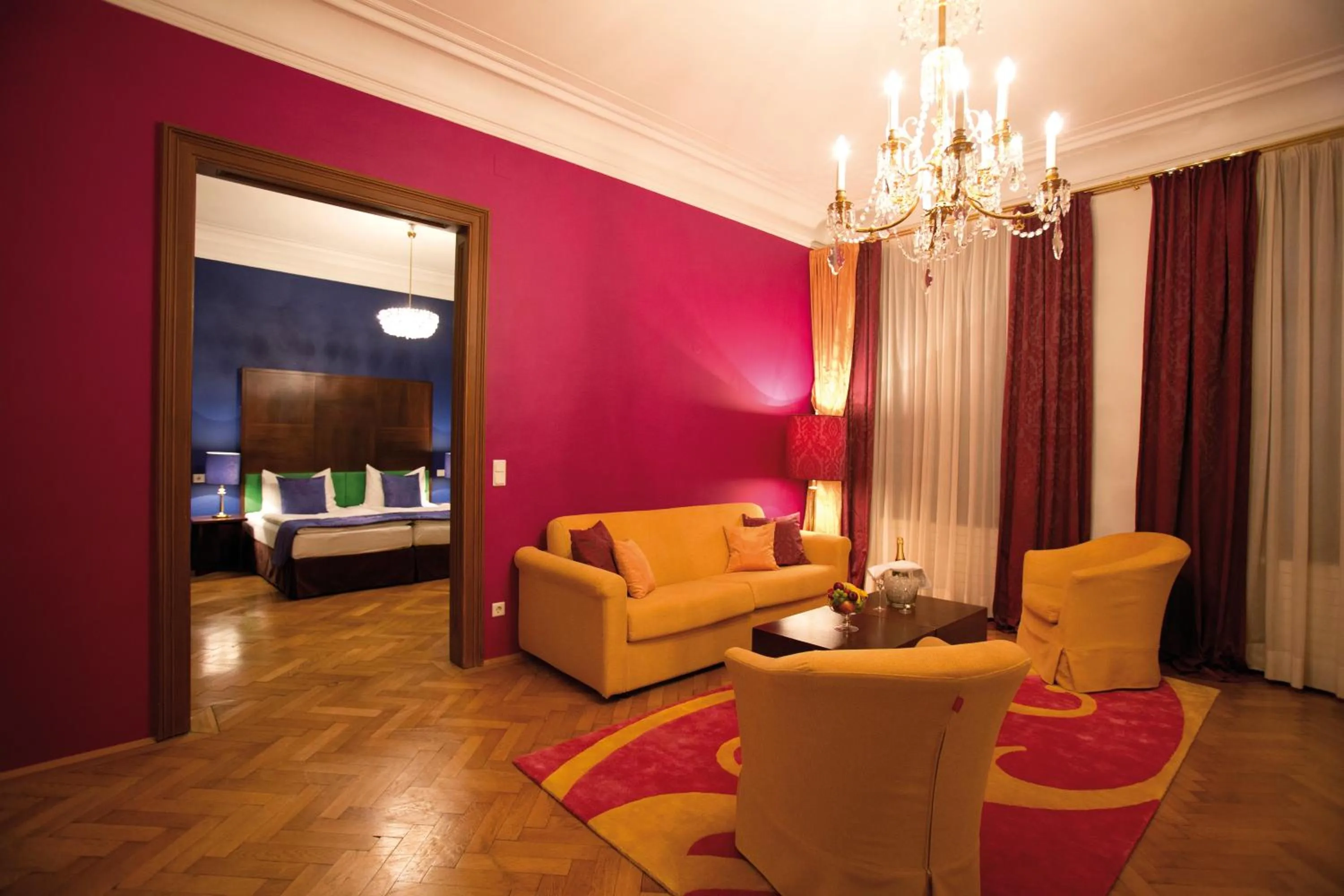 Seating area, Bed in Appartement-Hotel an der Riemergasse