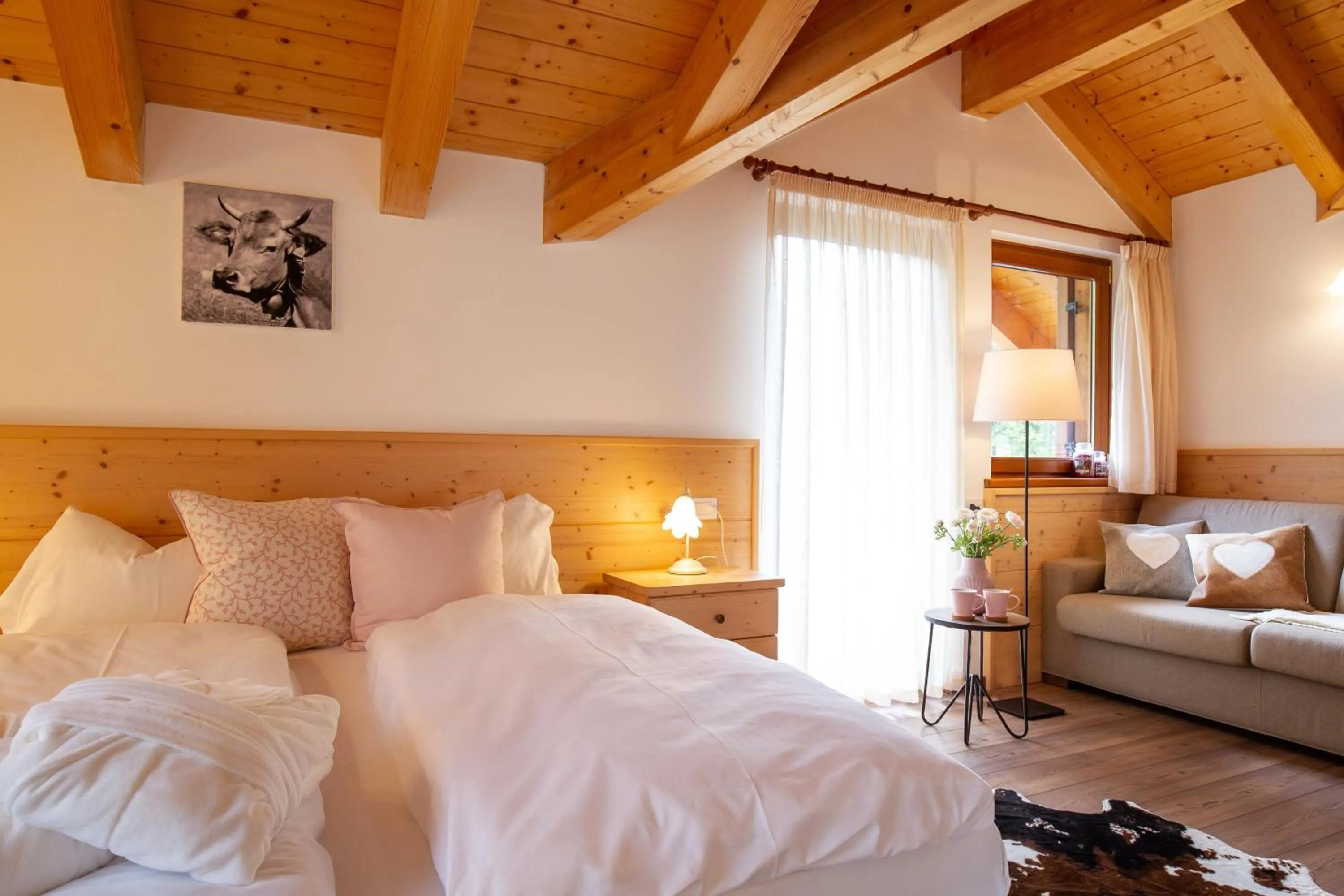 Photo of the whole room, Bed in Hotel Chalet Giasenei