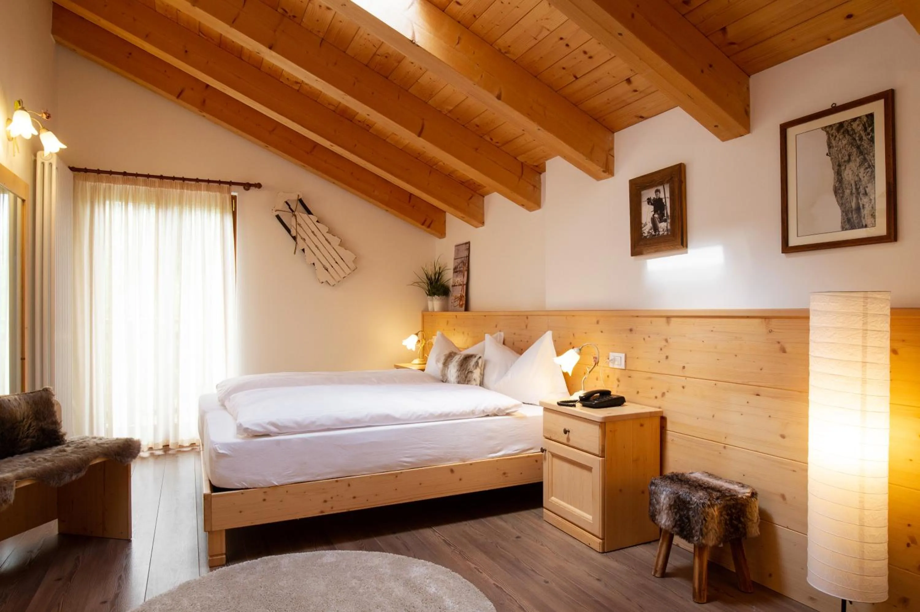 Photo of the whole room, Bed in Hotel Chalet Giasenei