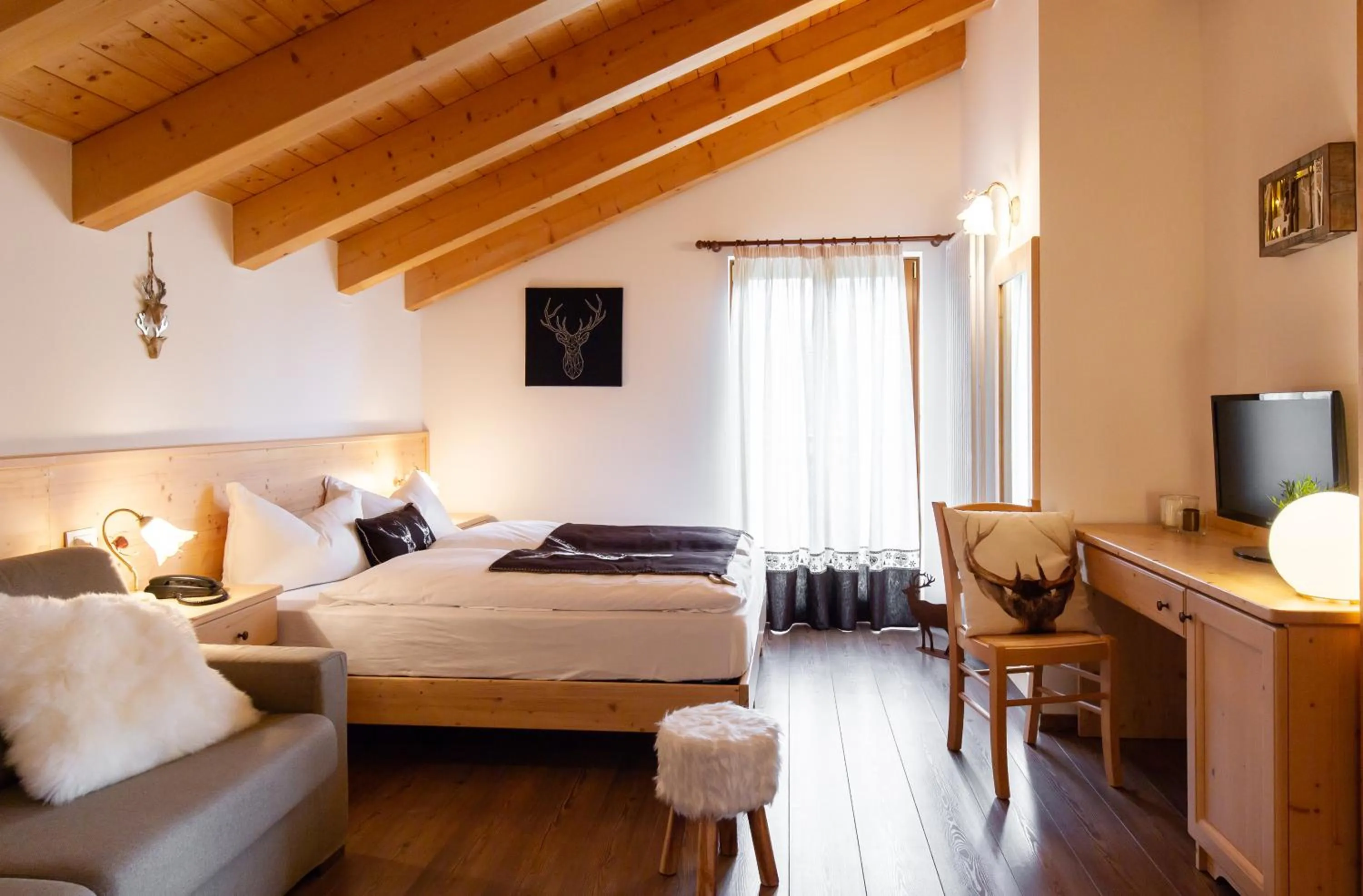 Photo of the whole room, Bed in Hotel Chalet Giasenei