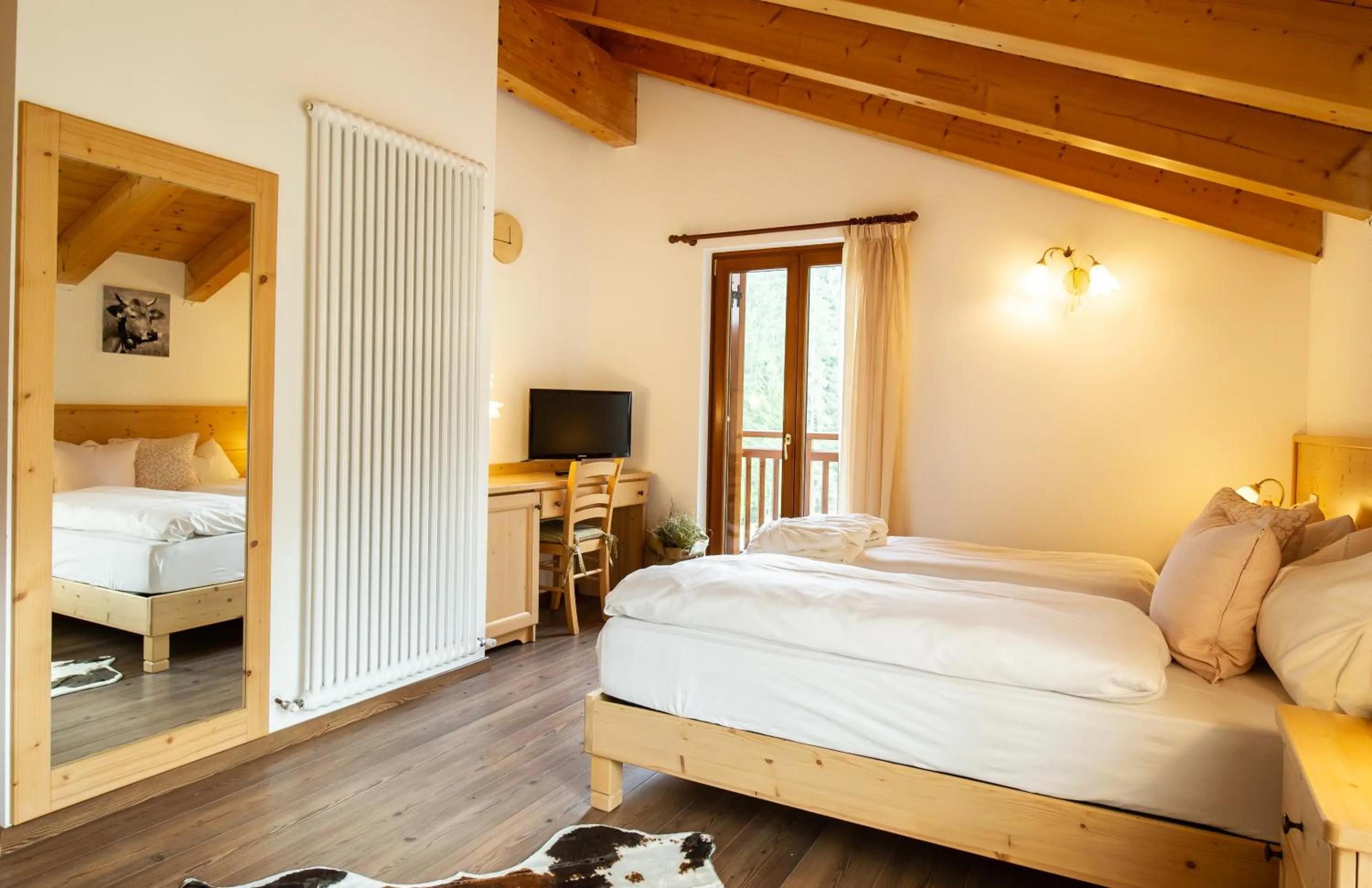 Photo of the whole room, Bed in Hotel Chalet Giasenei