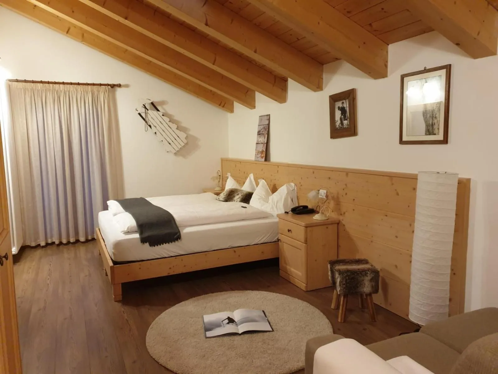 Photo of the whole room, Bed in Hotel Chalet Giasenei