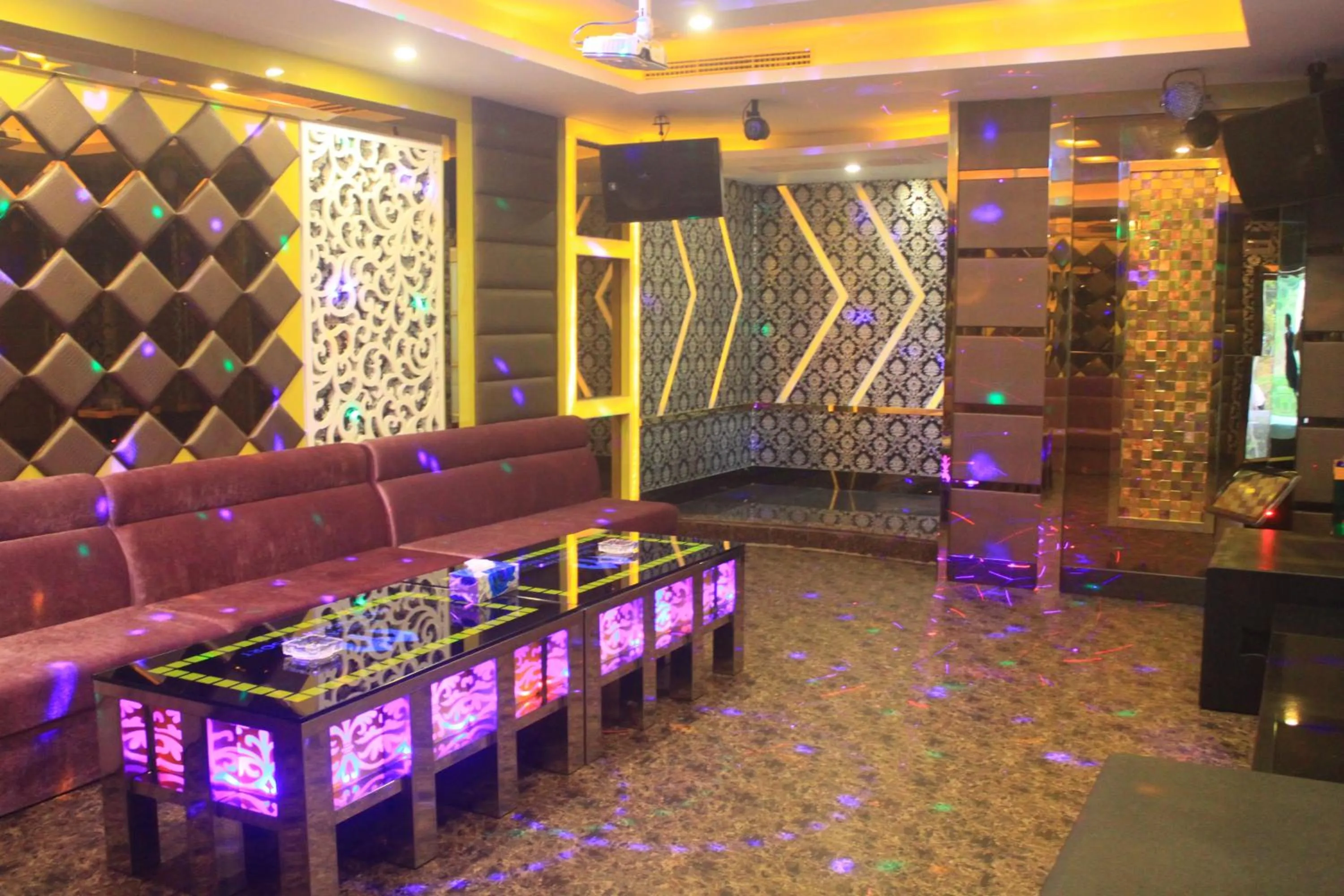 Karaoke in Dansavanh Namngum Resort