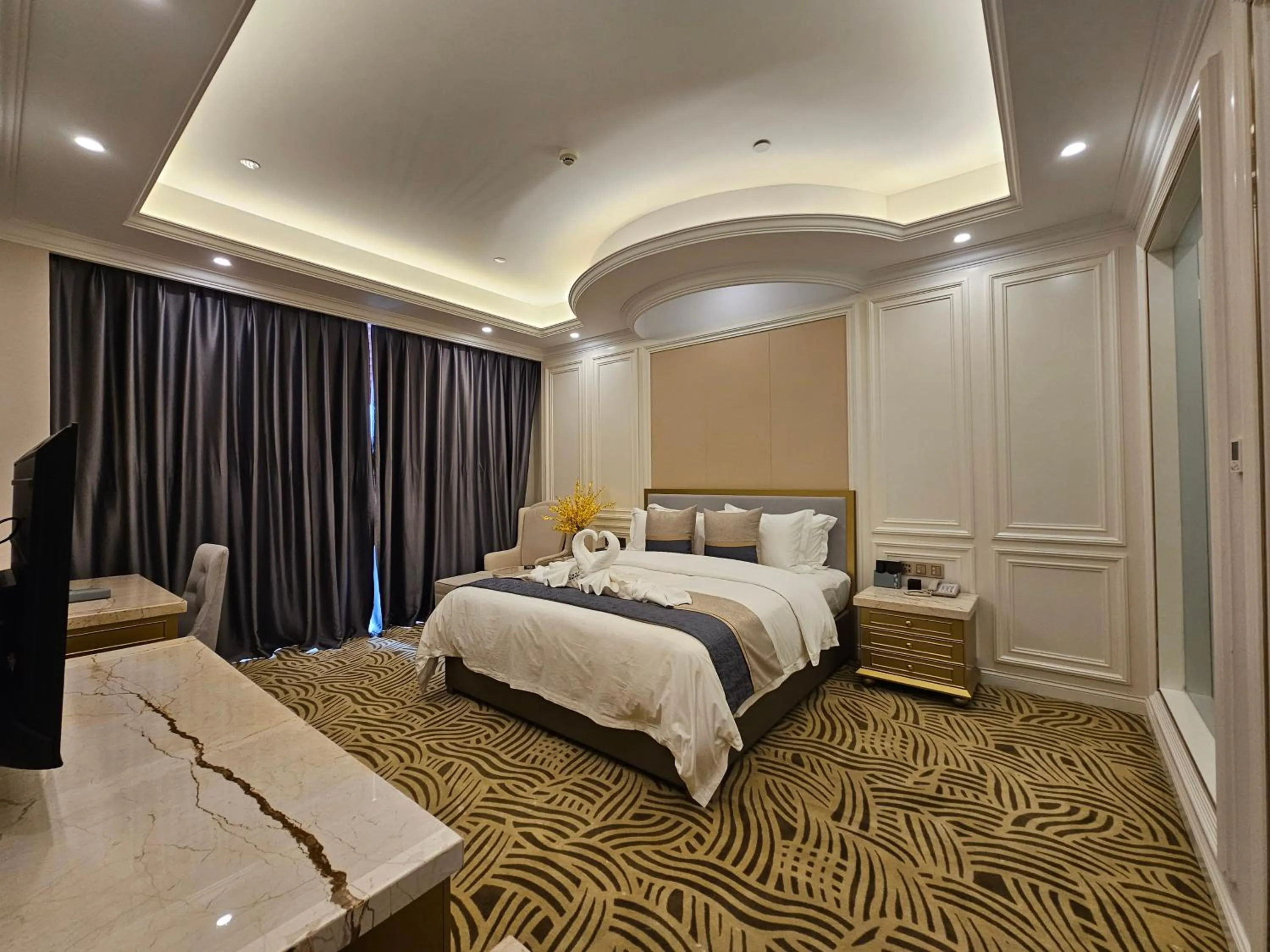 Photo of the whole room, Bed in Dansavanh Namngum Resort