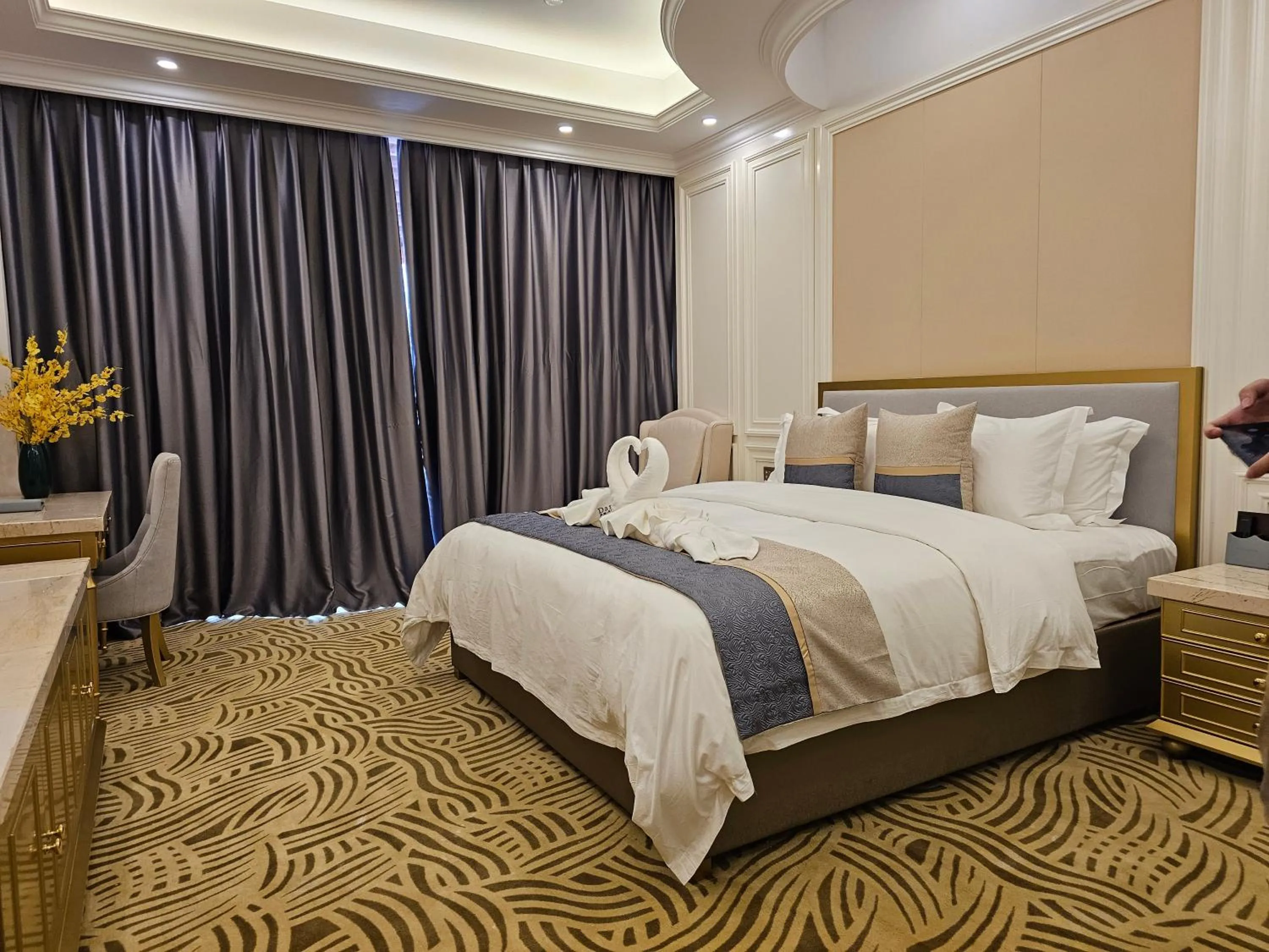 Photo of the whole room, Bed in Dansavanh Namngum Resort