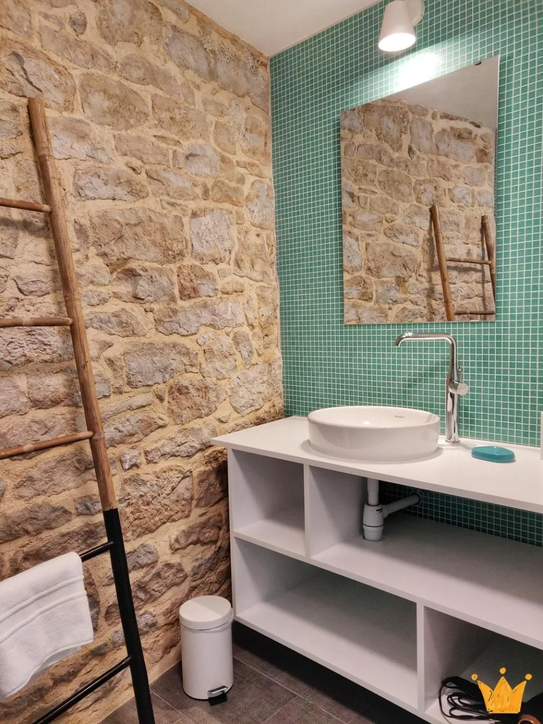 Bathroom in Estafête