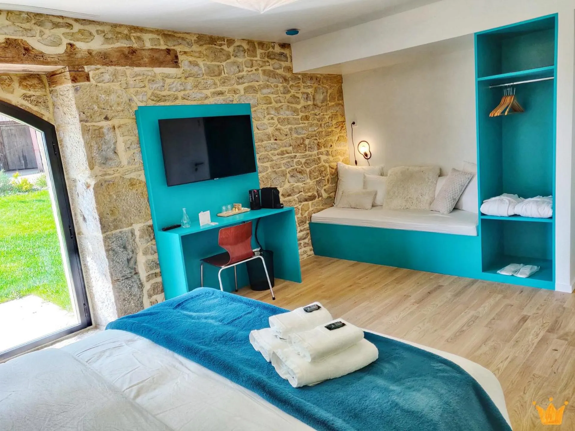 TV and multimedia in Estafête