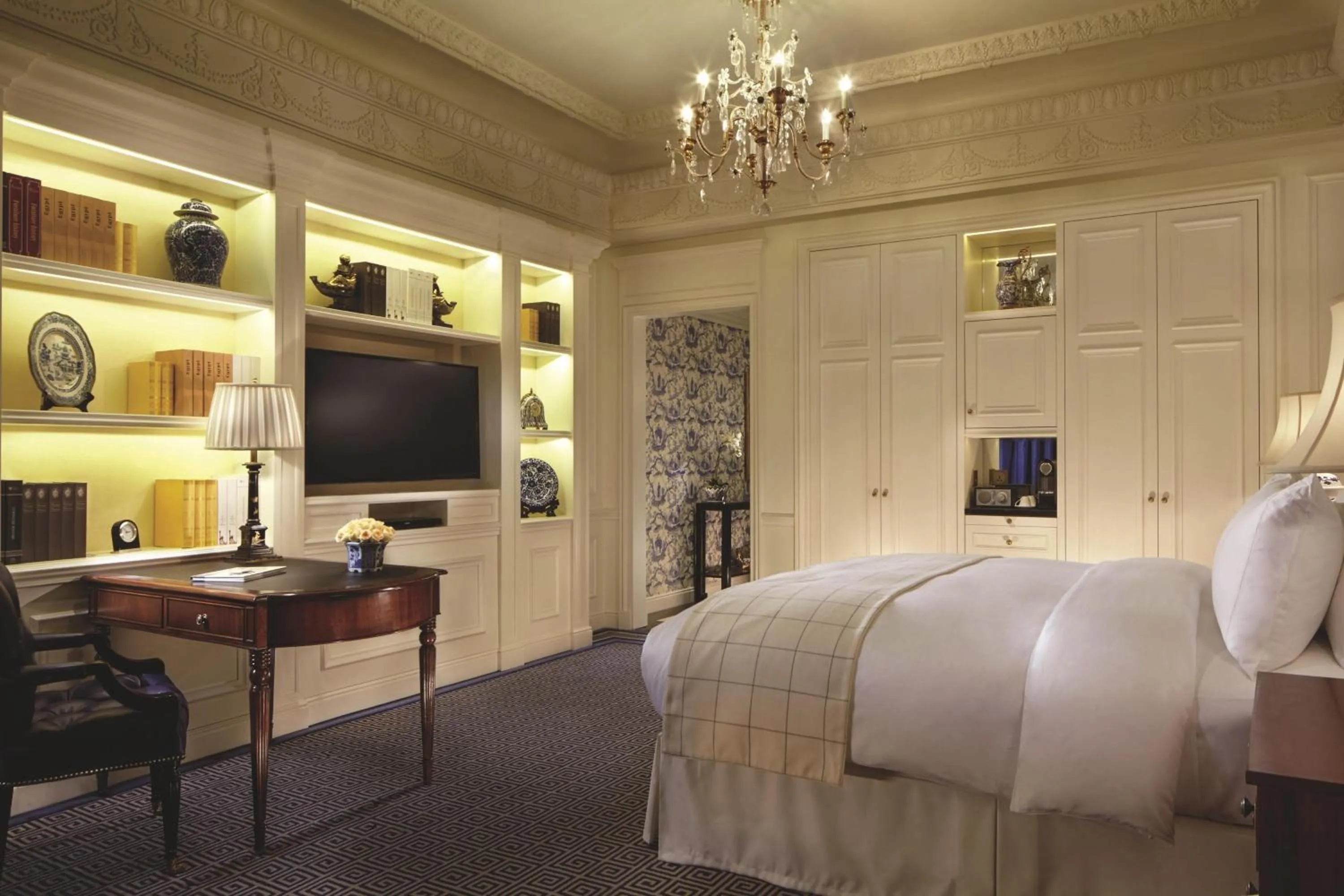 Photo of the whole room, Bed in The Ritz-Carlton, Tianjin