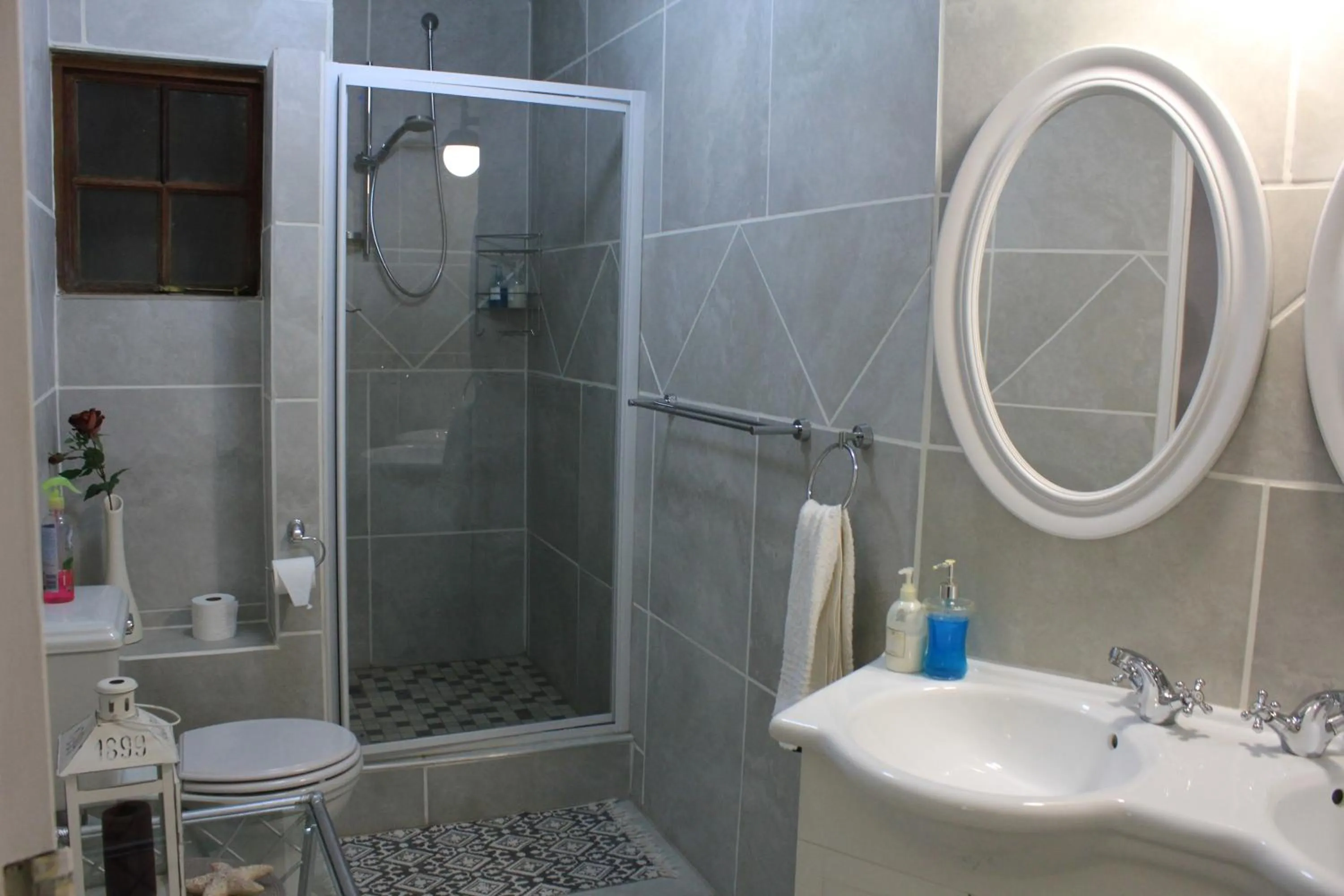 Bathroom in The Sabie Town House Guest Lodge