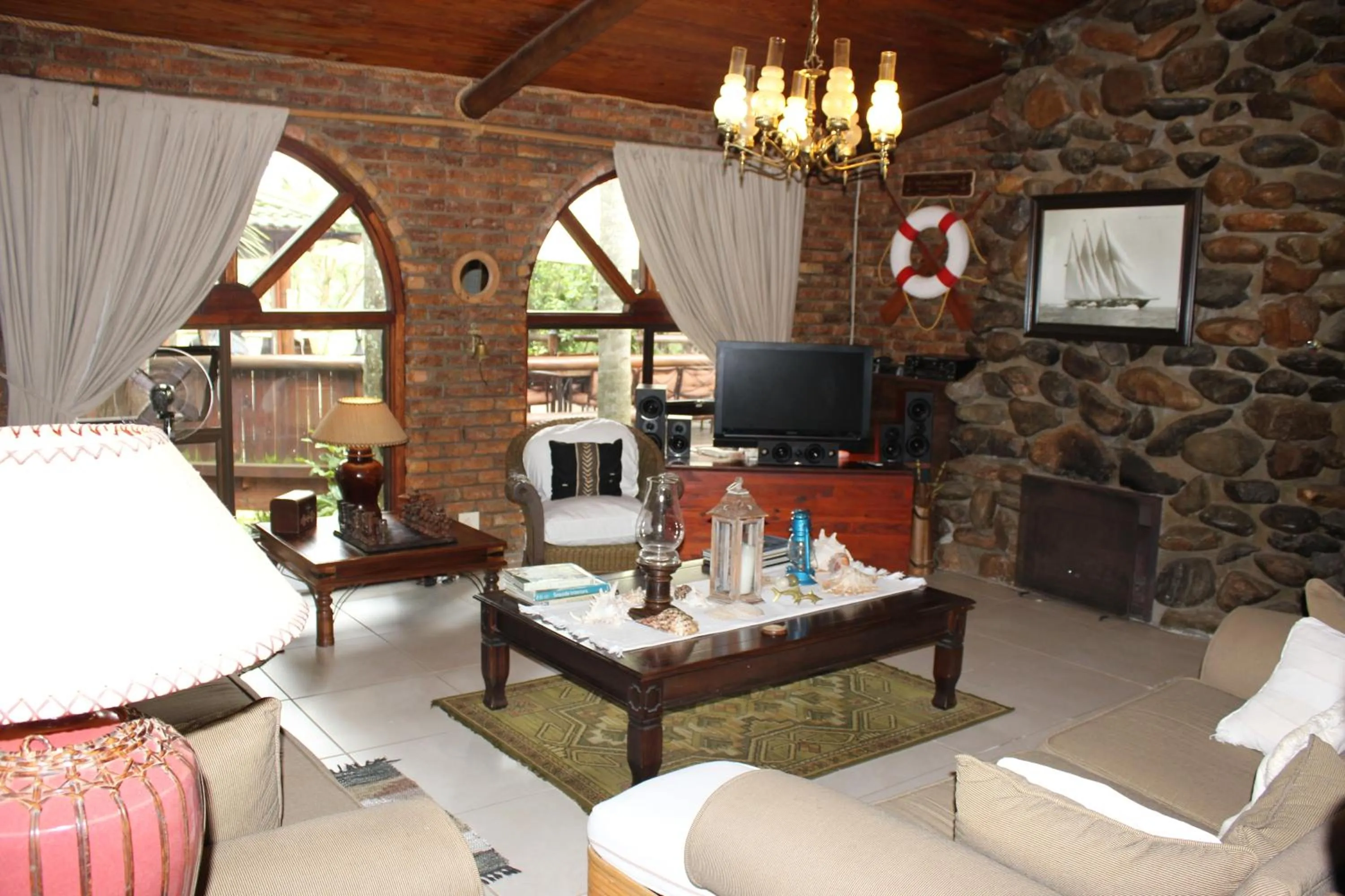 Communal lounge/ TV room in The Sabie Town House Guest Lodge
