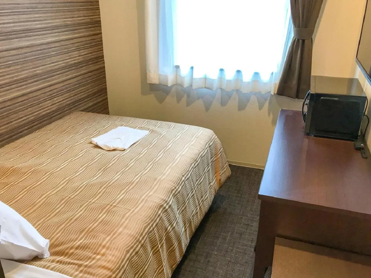 Photo of the whole room, Bed in HOTEL LiVEMAX Sendai Kokubuncho