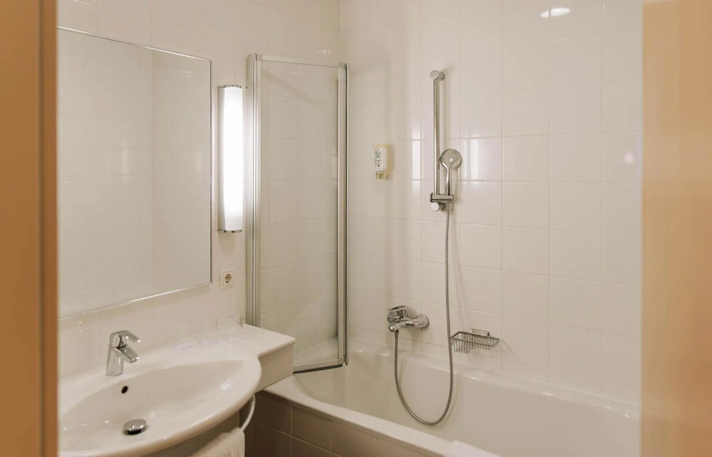 Bathroom in HEINhotel vienna airport