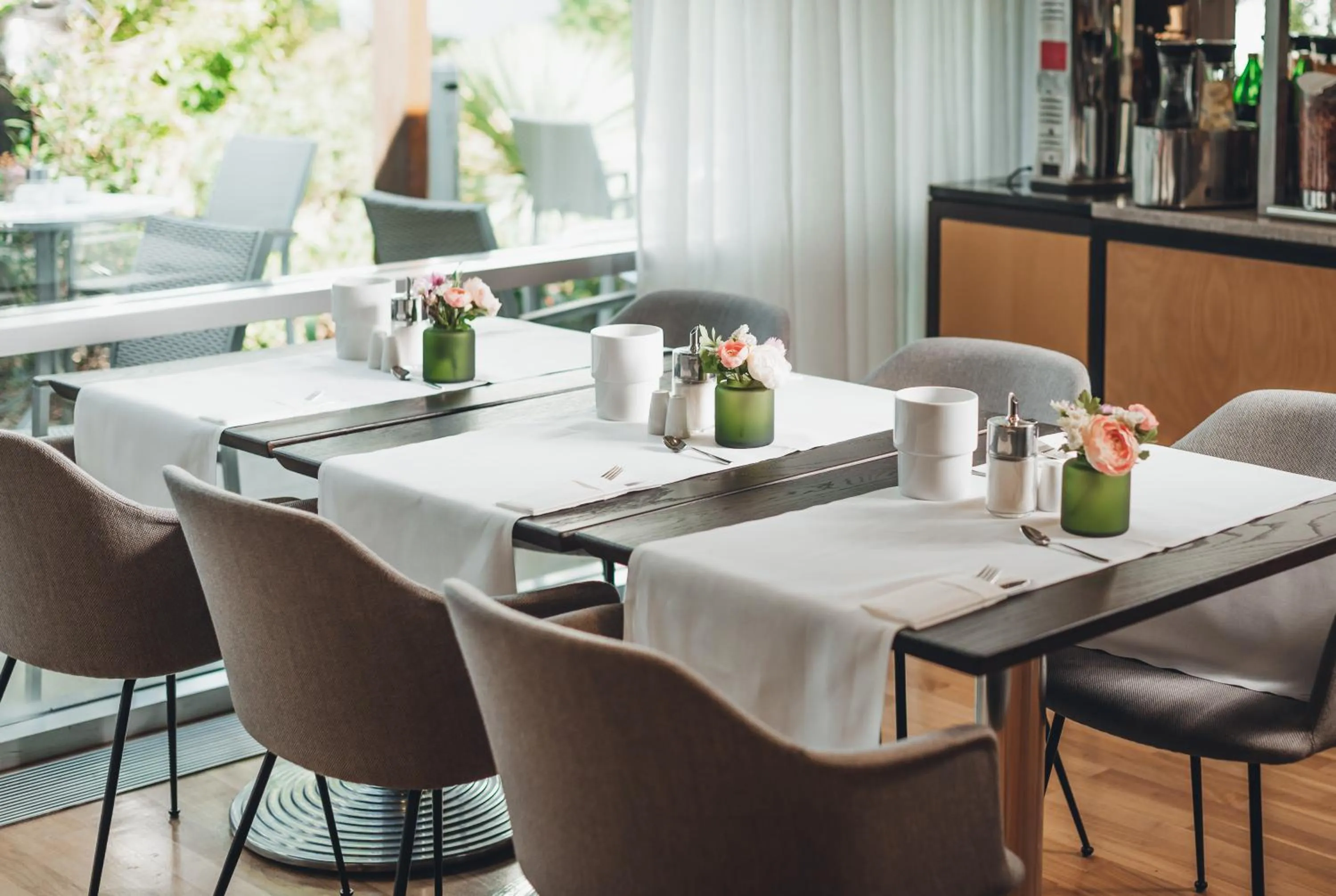 Buffet breakfast in HEINhotel vienna airport