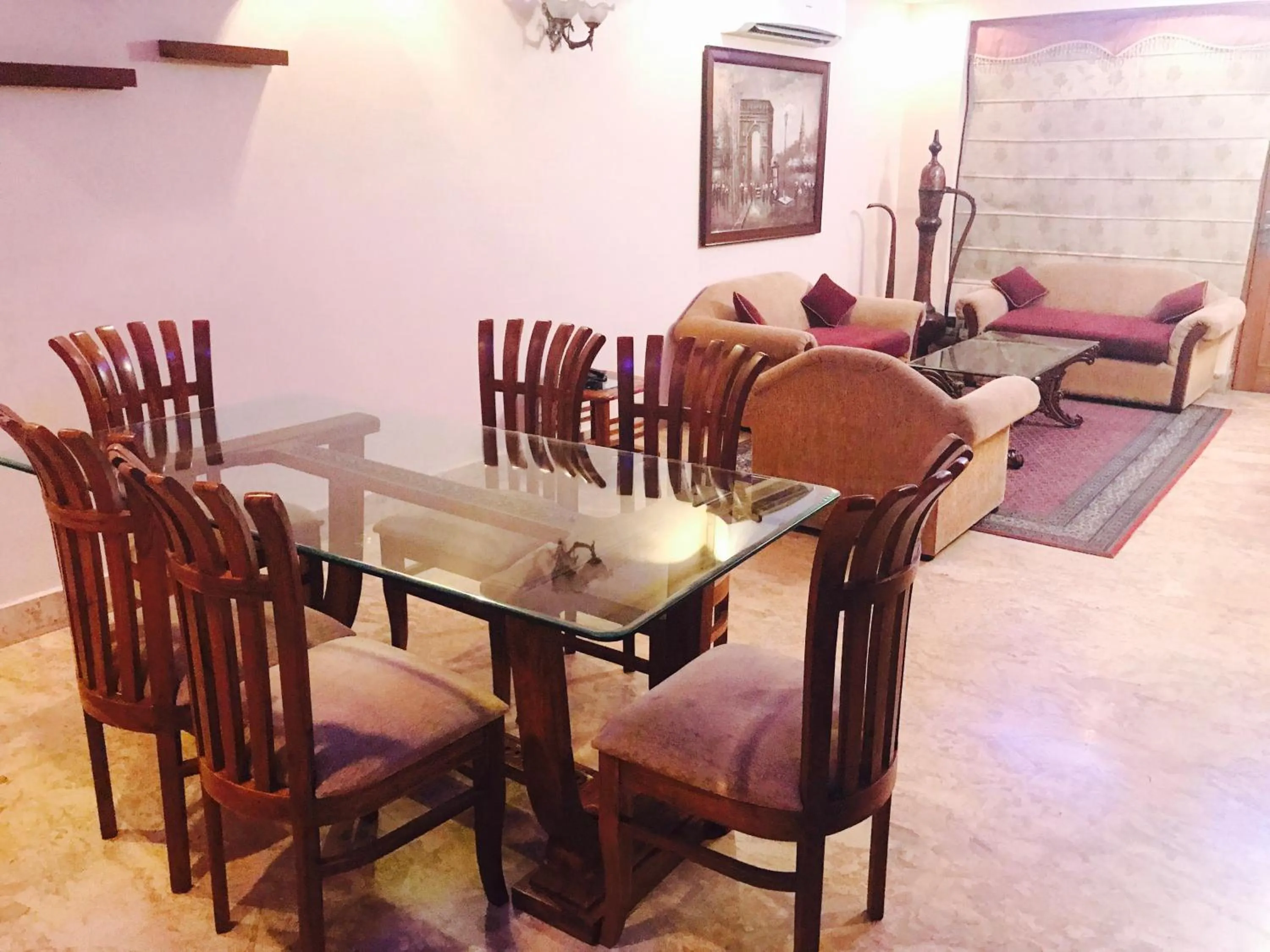 Lounge or bar in Skylink Suites Bed & Breakfast