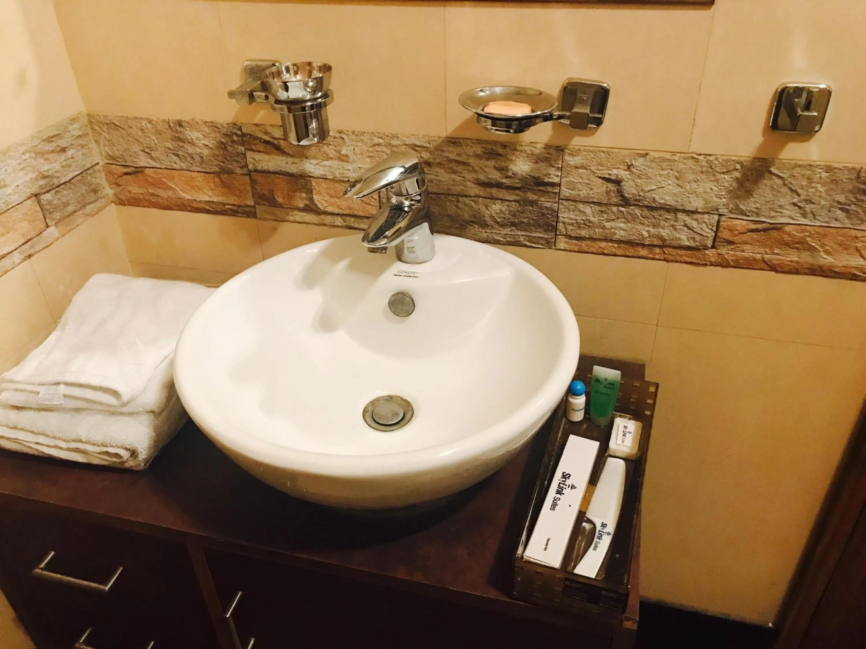 Skylink Suites Bed & Breakfast