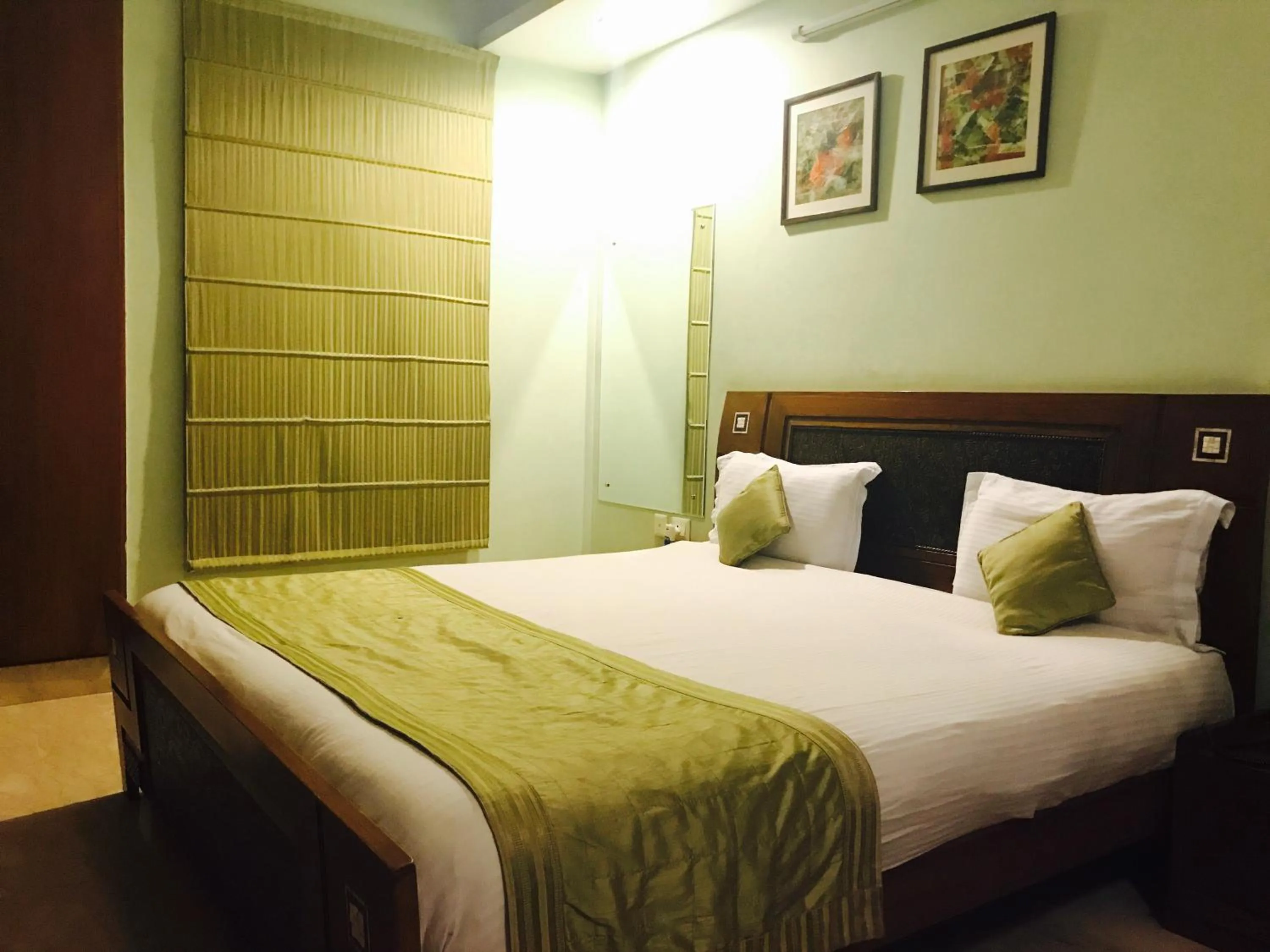 Bed in Skylink Suites Bed & Breakfast