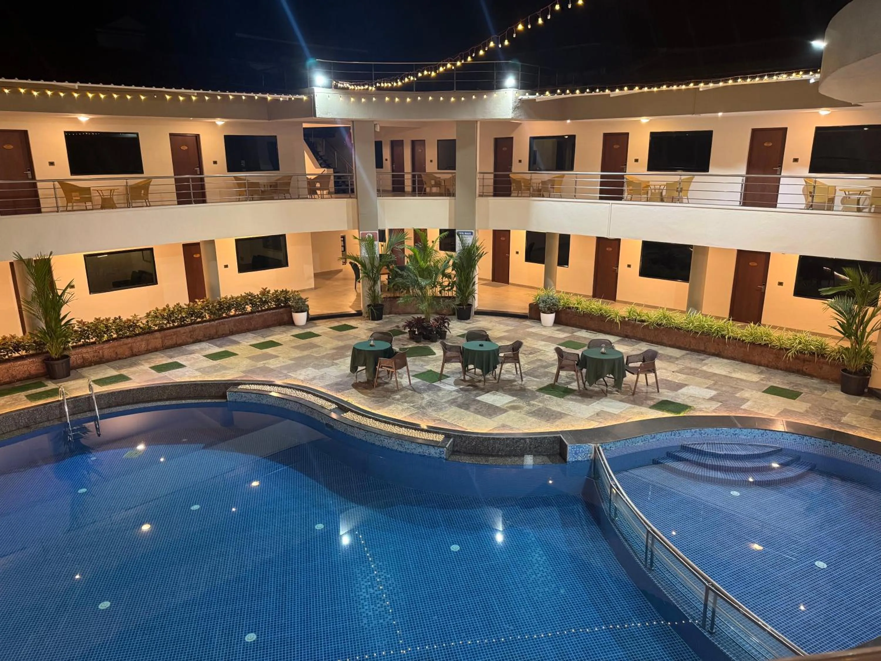 Swimming pool in White Sands Resort & Spa