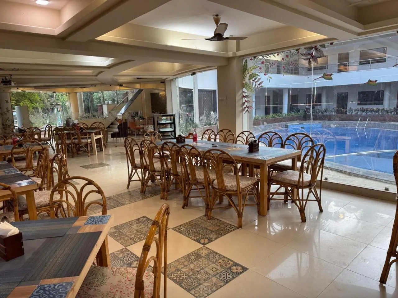 Restaurant/places to eat in White Sands Resort & Spa