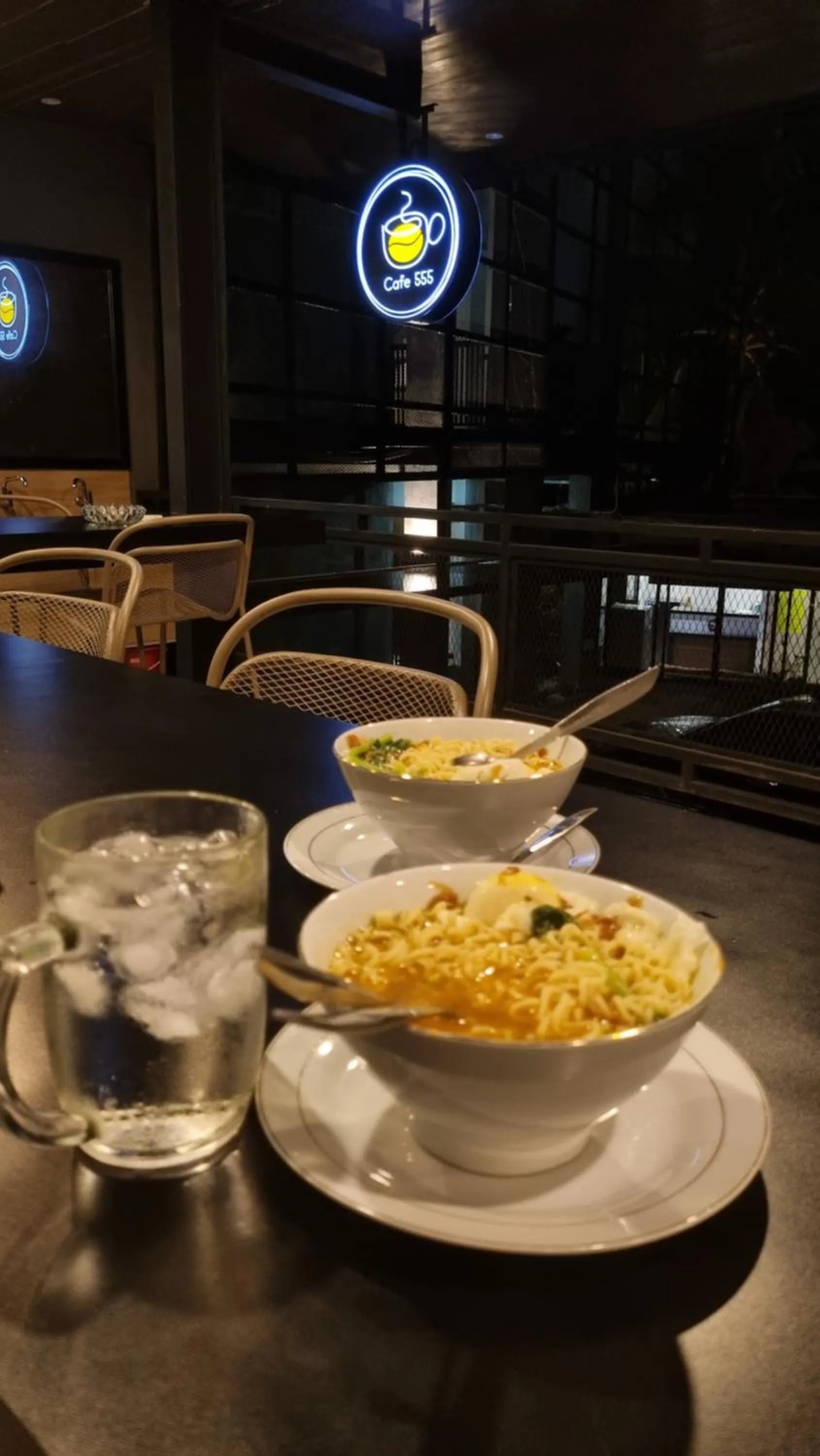 Restaurant/places to eat in Guest House 555 NKI