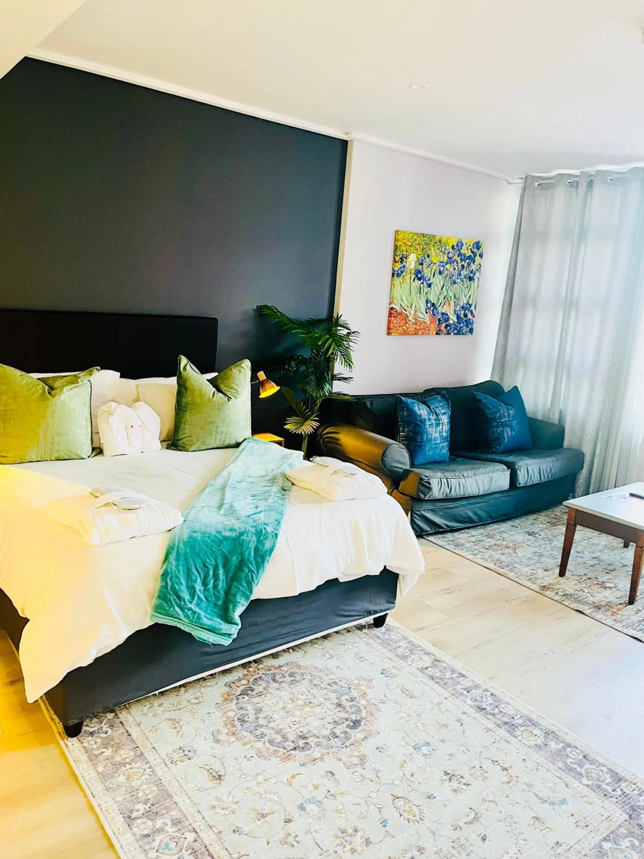 Photo of the whole room, Bed in Urban Elephant 16 On Bree