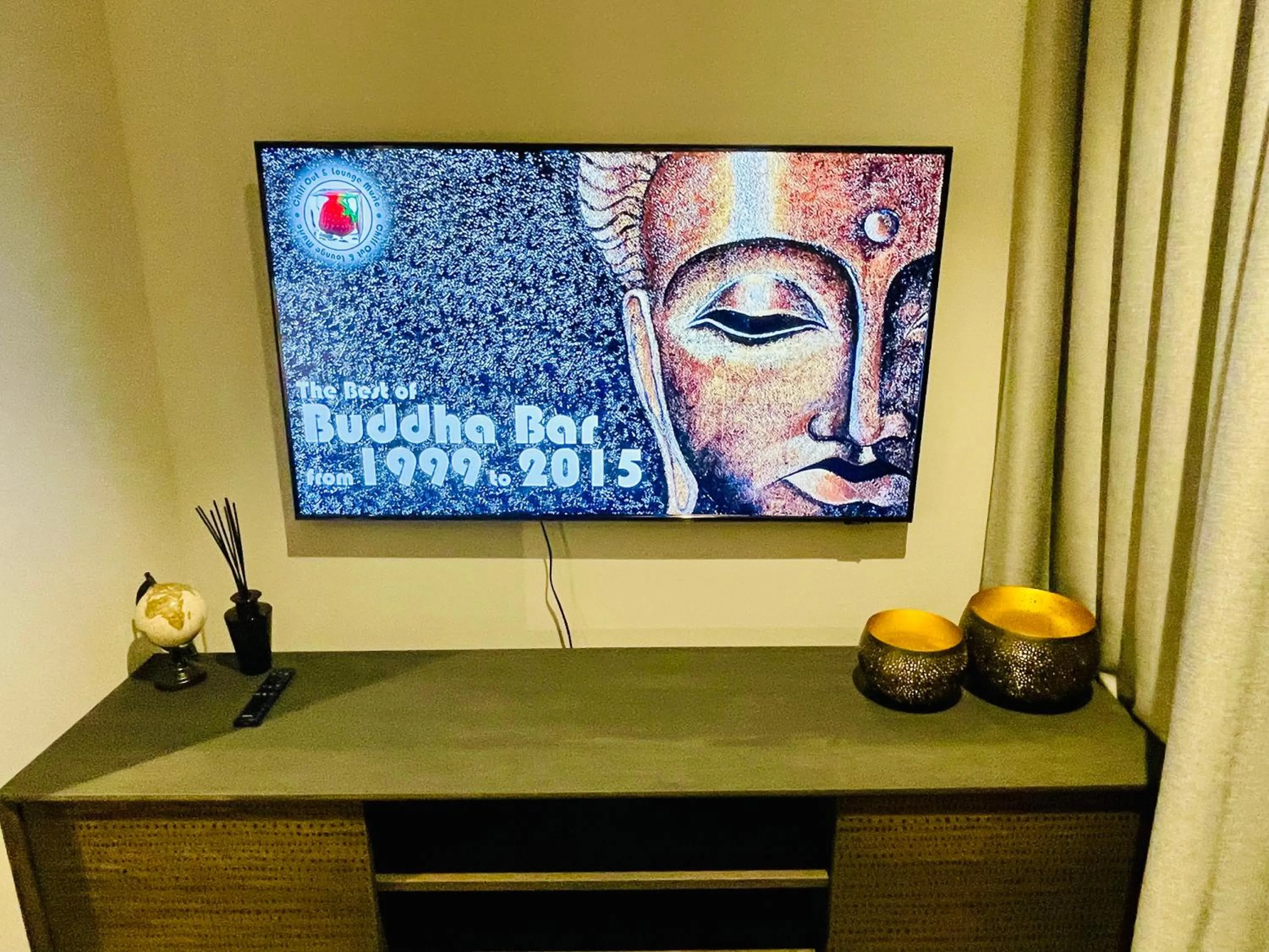 TV and multimedia in Urban Elephant 16 On Bree