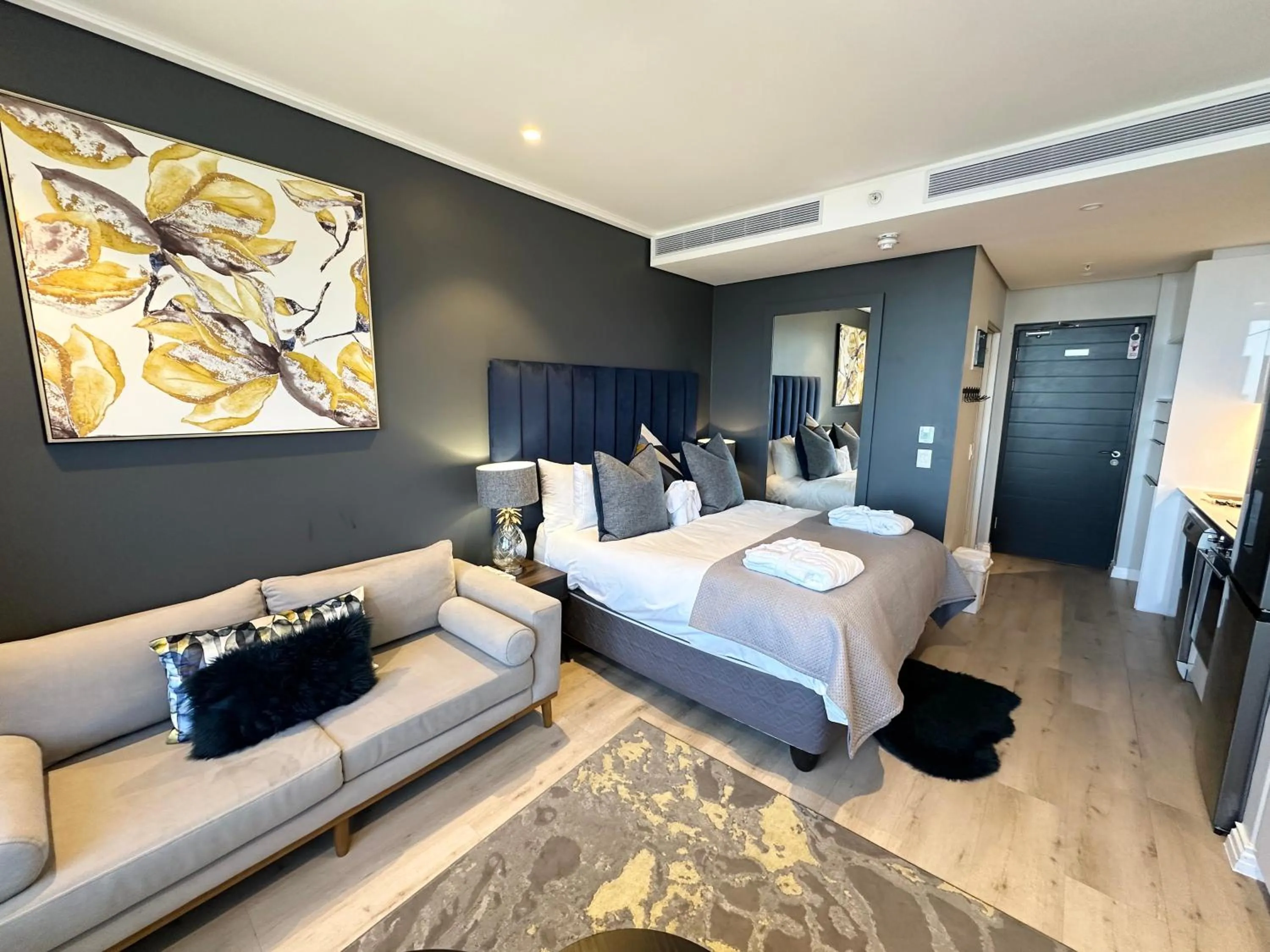 Photo of the whole room, Bed in Urban Elephant 16 On Bree