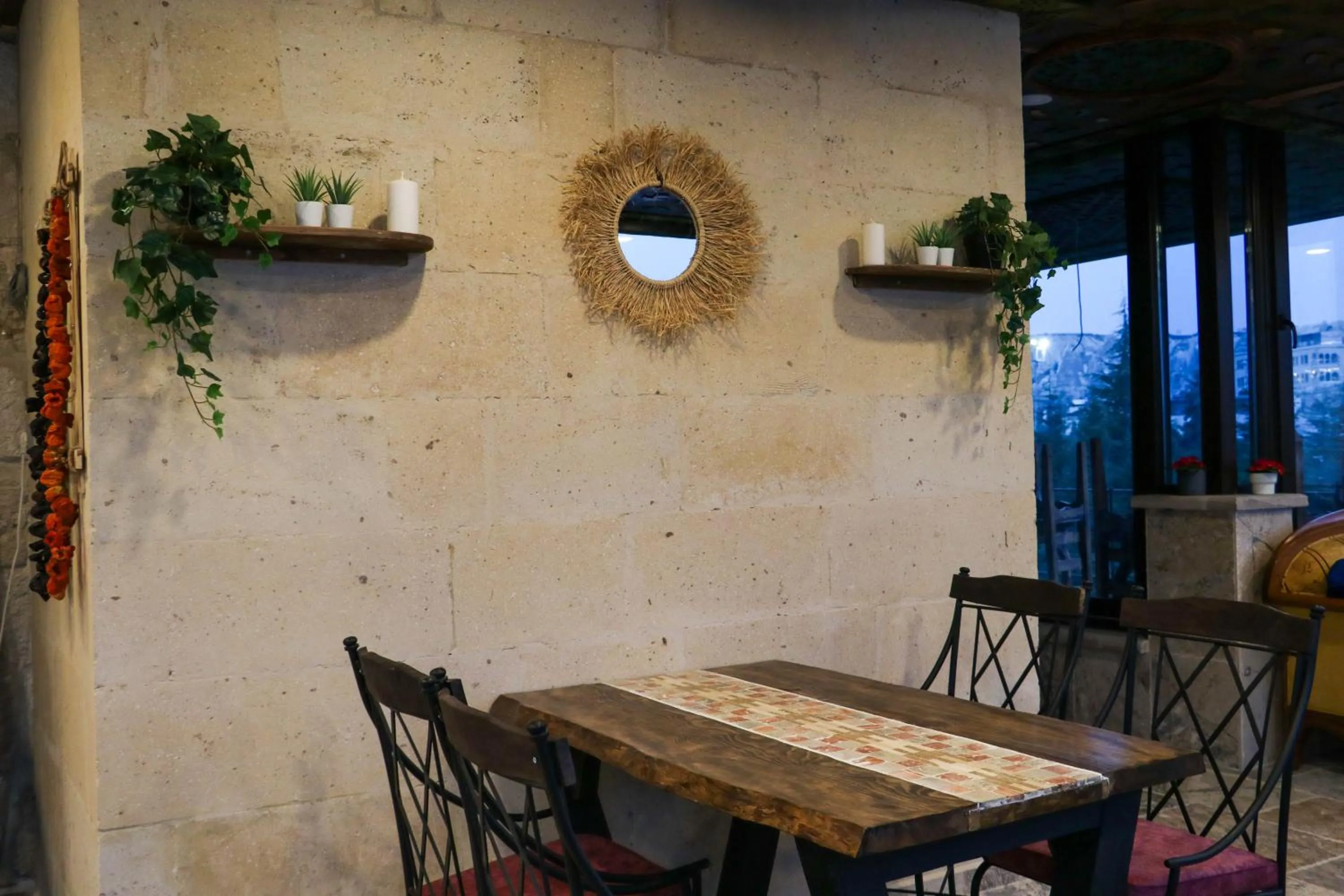 Restaurant/places to eat in Olivia Cave Hotel