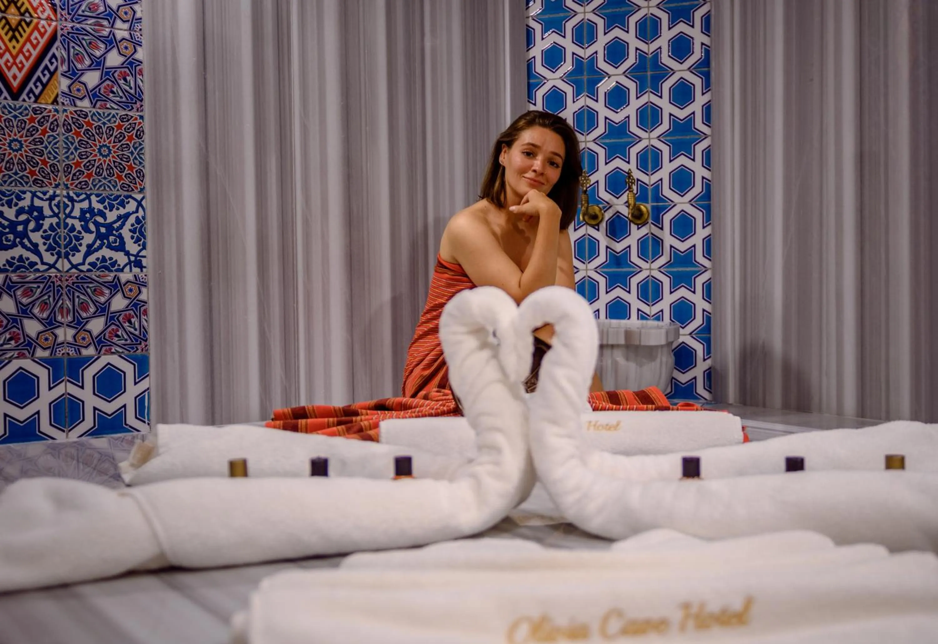 Public Bath, Bed in Olivia Cave Hotel