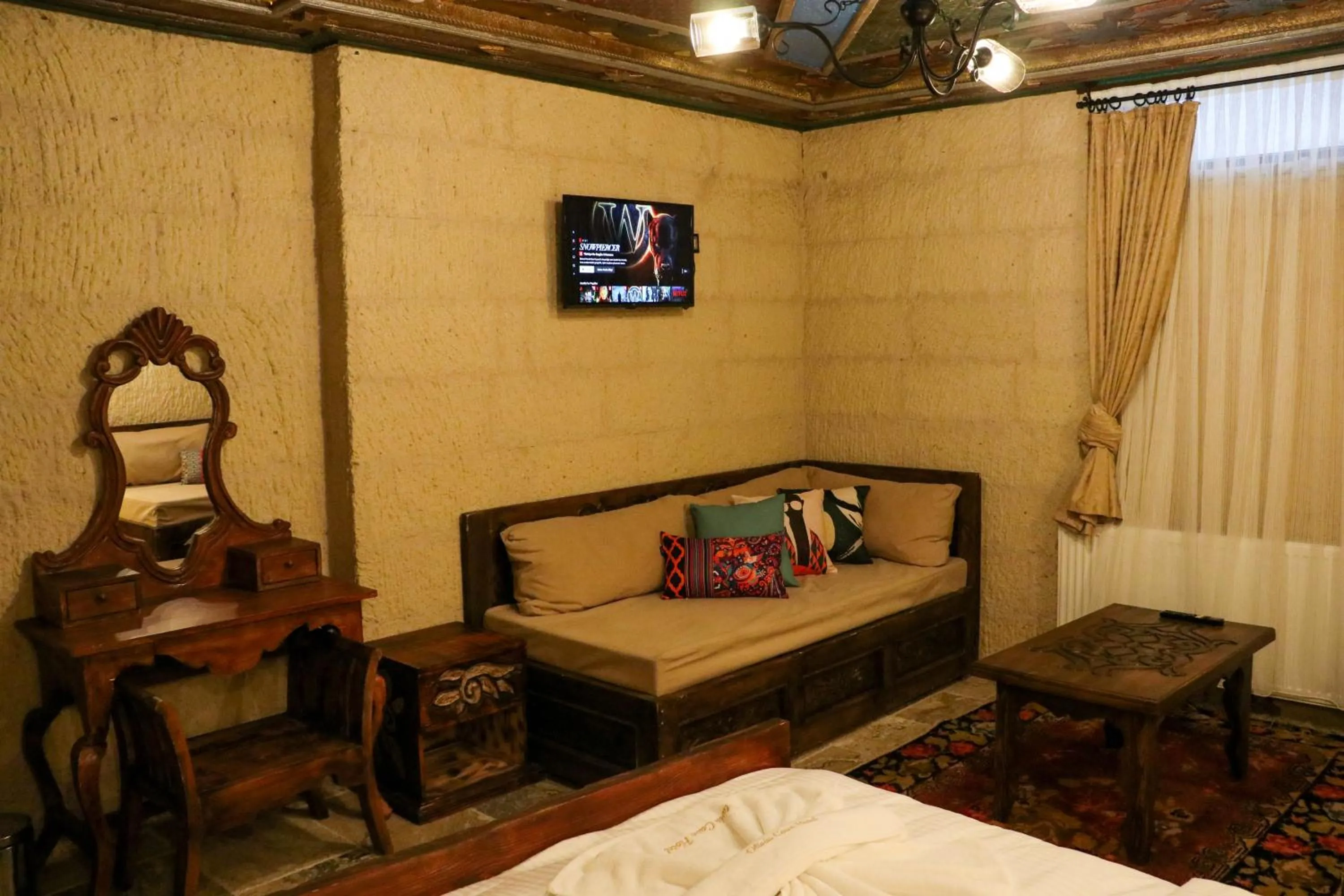 TV and multimedia, Bed in Olivia Cave Hotel