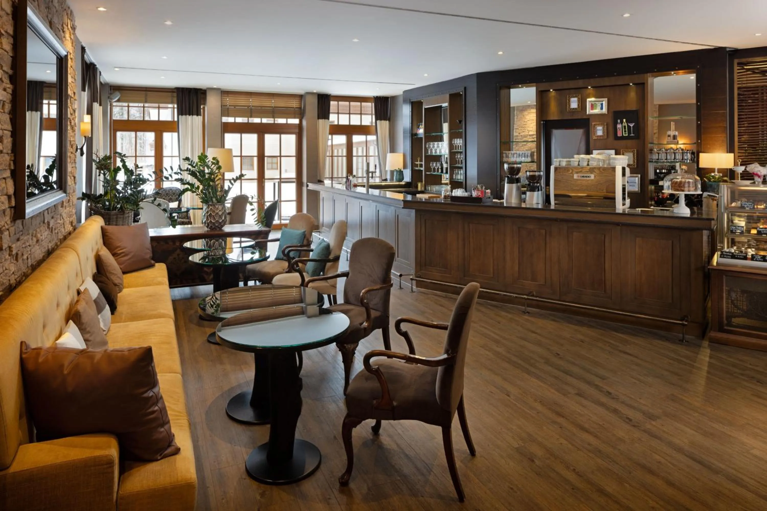Lounge or bar in Arabella Jagdhof Resort am Fuschlsee, a Tribute Portfolio Hotel
