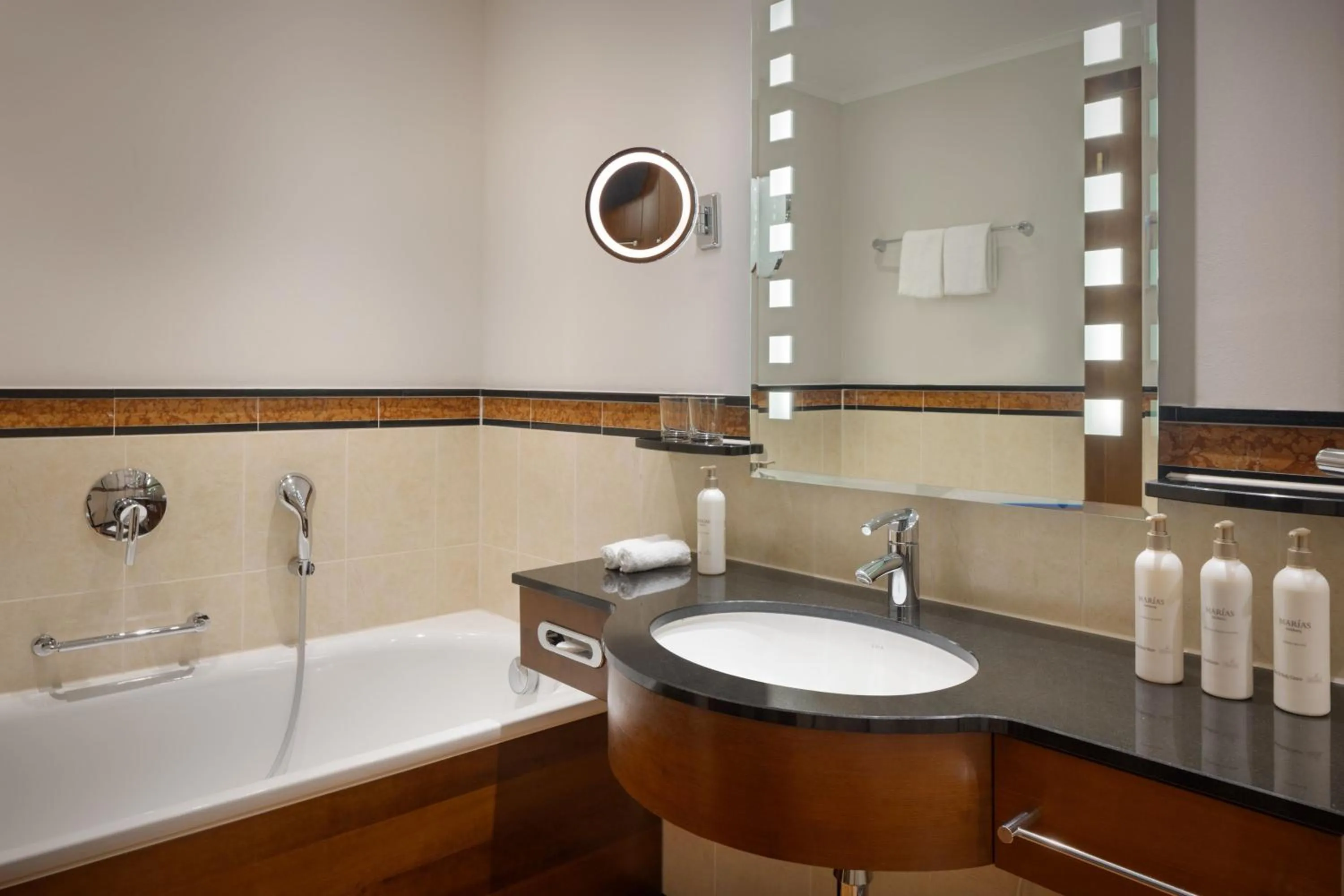 Photo of the whole room in Arabella Jagdhof Resort am Fuschlsee, a Tribute Portfolio Hotel