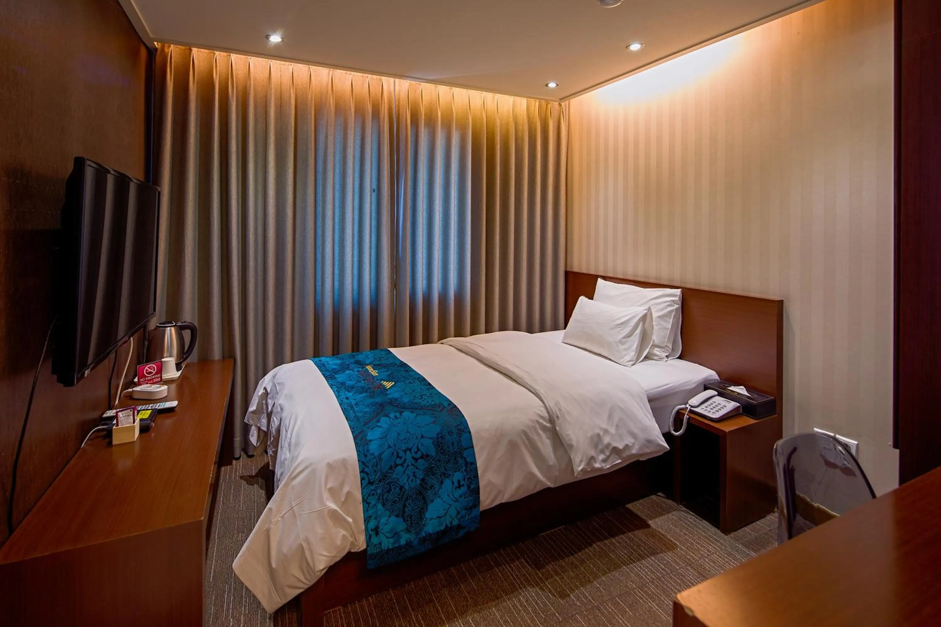 Photo of the whole room, Bed in Namsan Hill Hotel